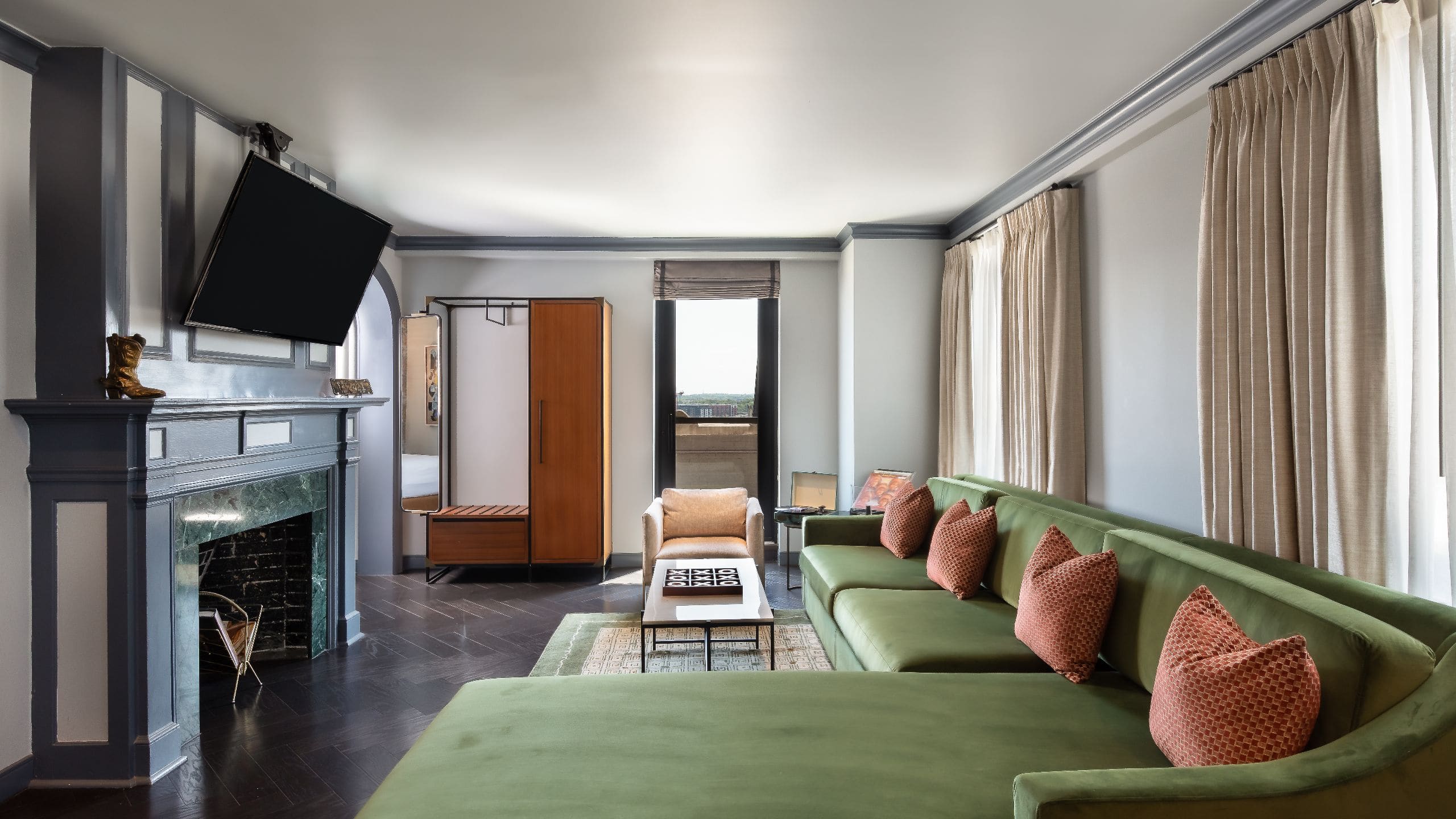 Holston House Nashville Pres King Living Room