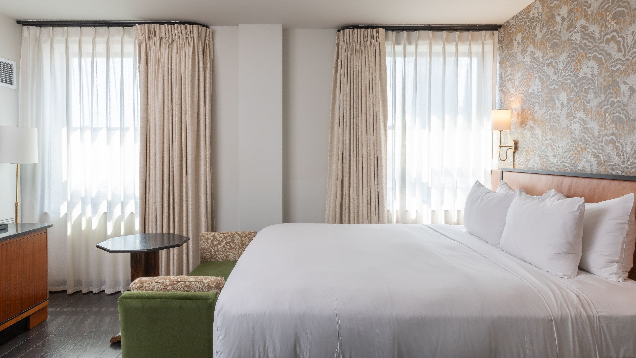 1/3 Holston House Nashville King Deluxe Bed