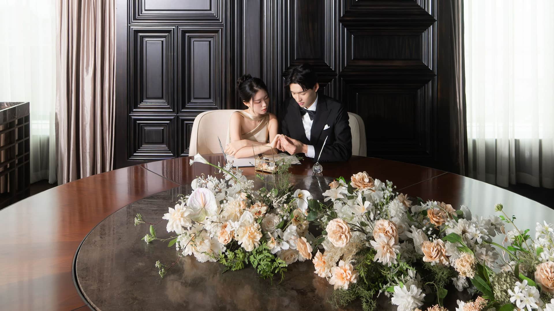 Grand Hyatt Macau Wedding Couple At Grand Club