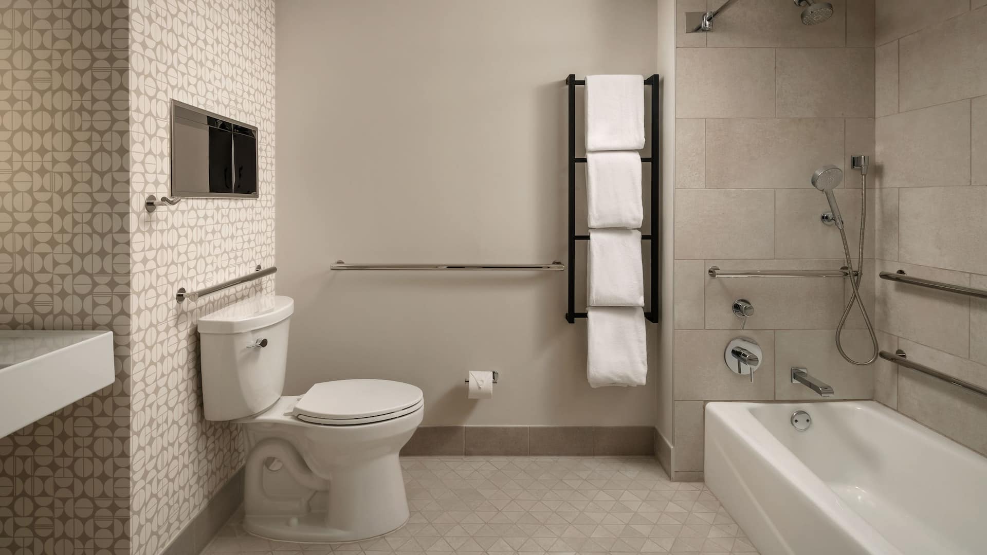 Hyatt Regency Austin Accessible Tub Bathroom