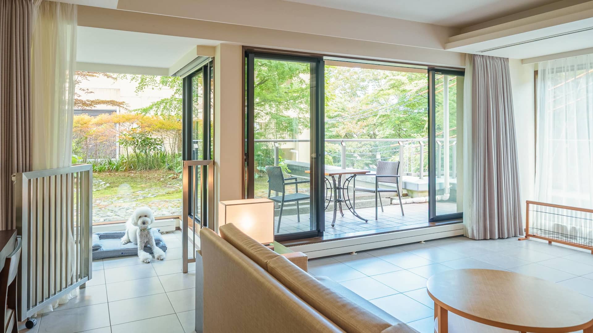 2/6 Hyatt Regency Hakone Resort and Spa Twin Beds Dog Friendly Premium Dog Cage