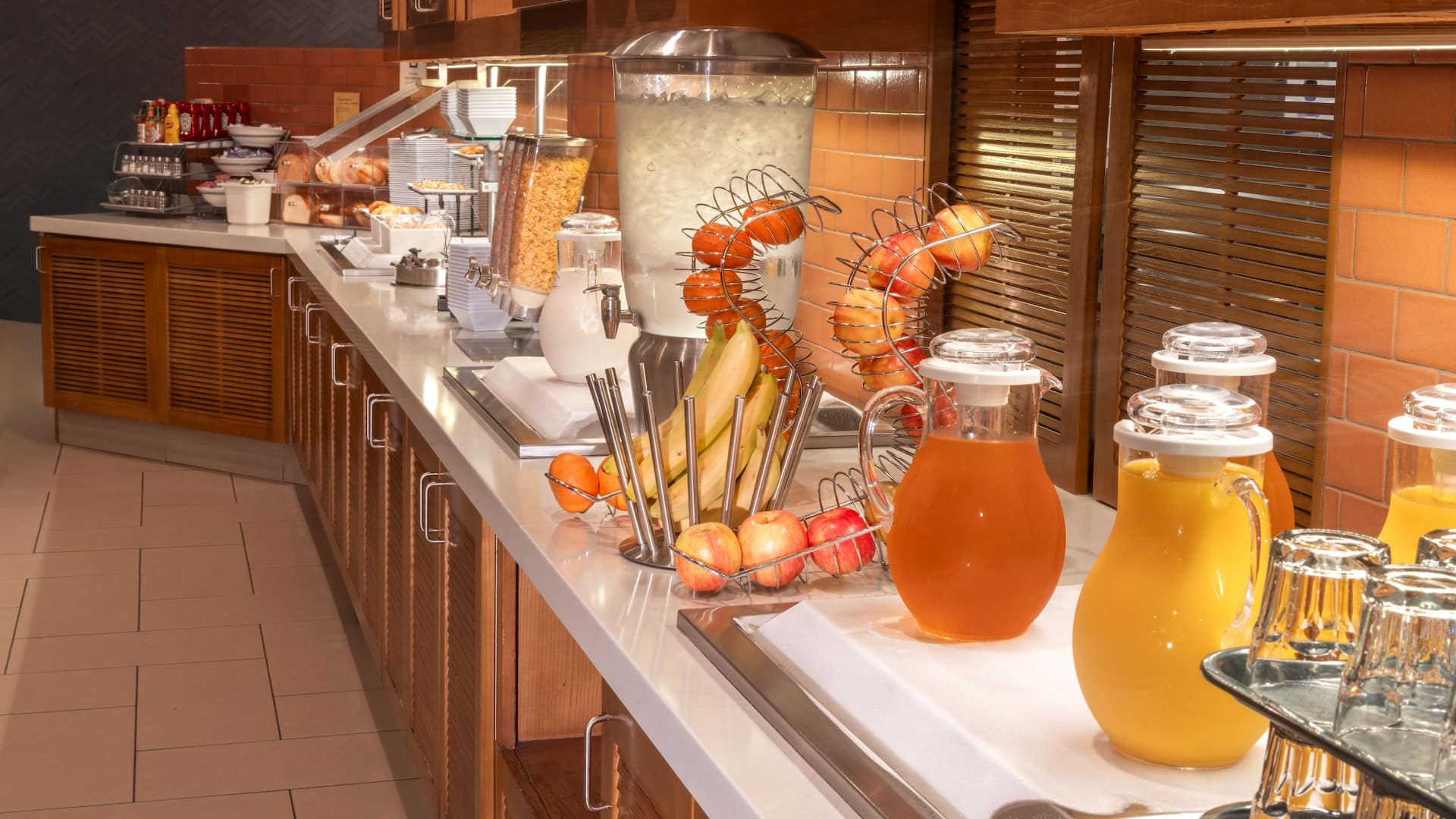 Hyatt House Seattle/Downtown Breakfast Bar Beverages