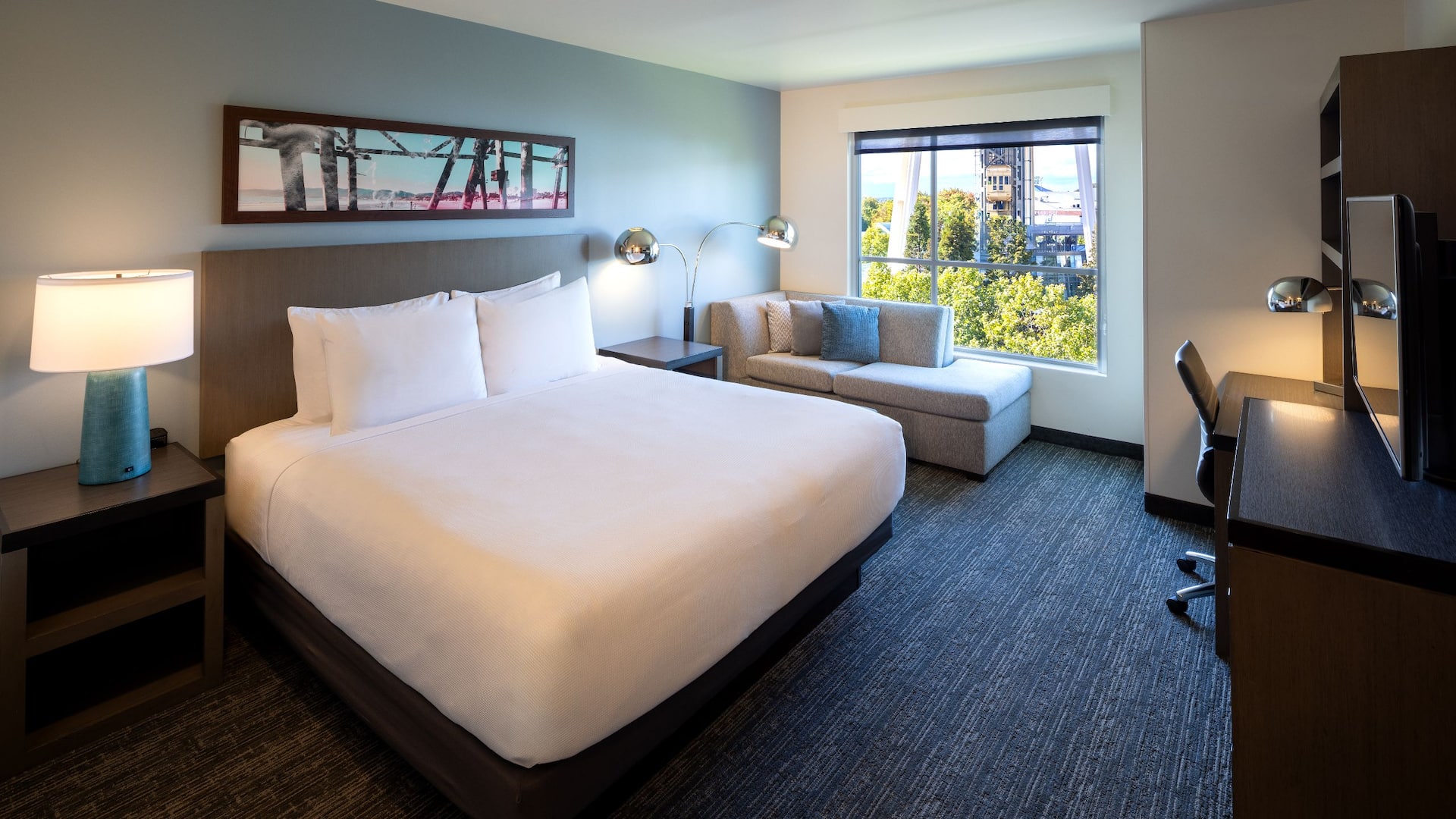1/5 Hyatt House Seattle/Downtown King Bed Den Space Needle View