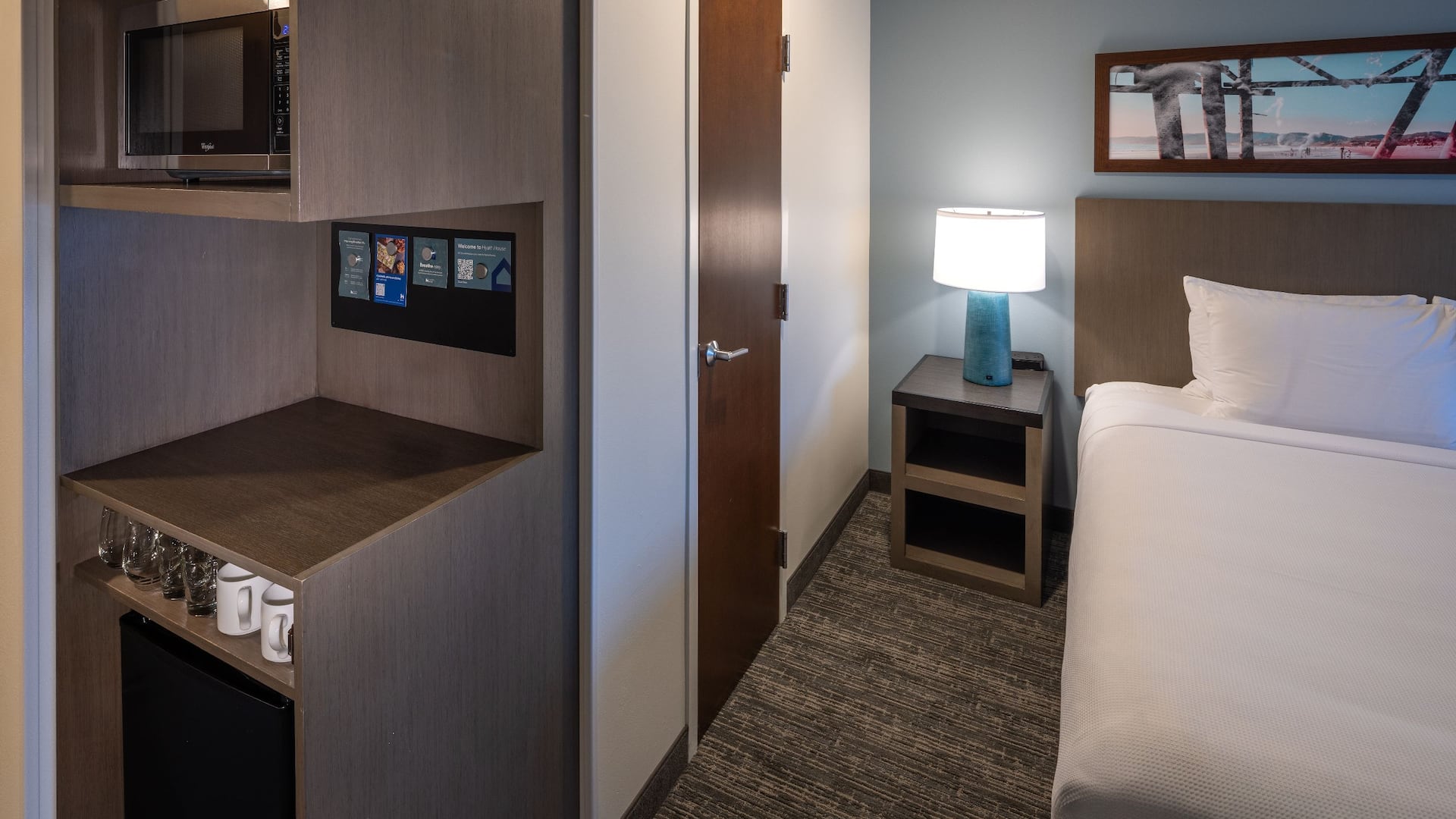 4/5 Hyatt House Seattle/Downtown King Den Mini Fridge