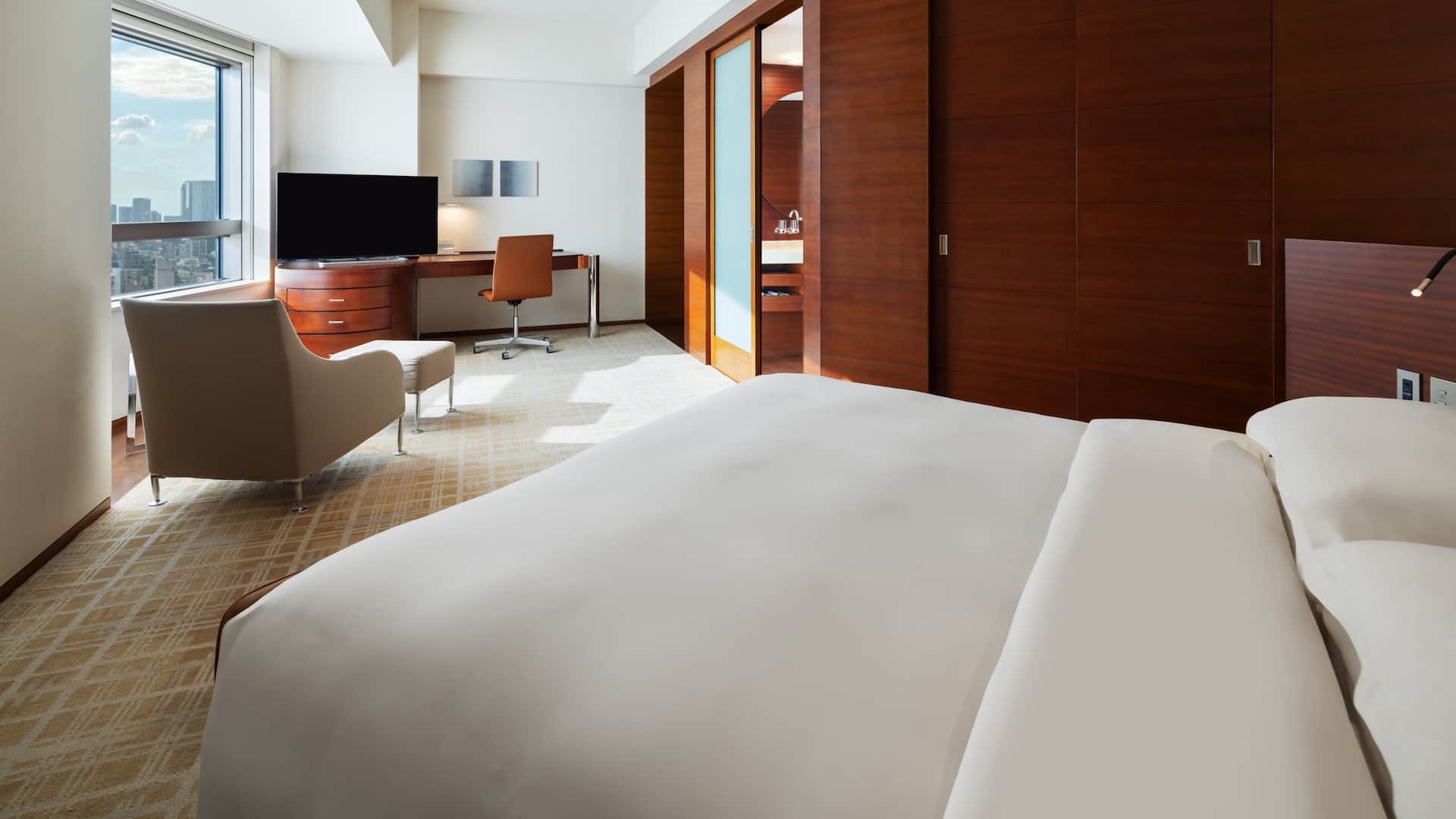 第 3，共 6 Grand Hyatt Tokyo Deluxe King Bed Side View Daytime