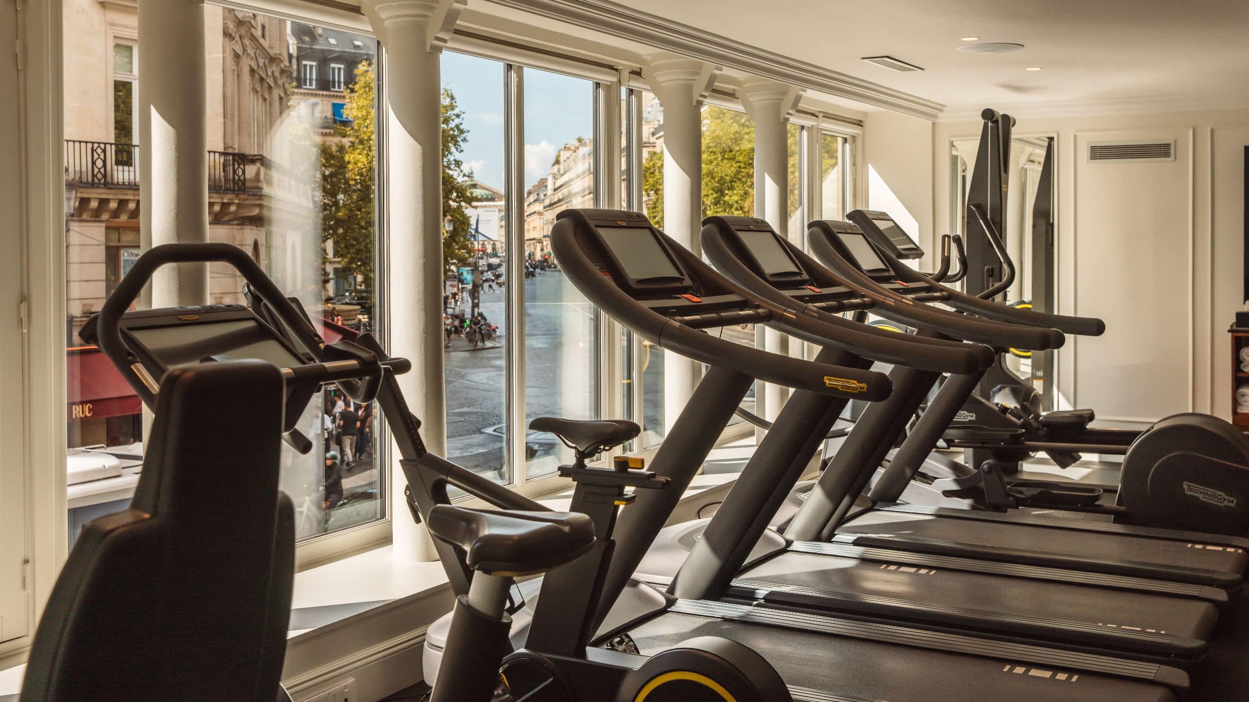 Hôtel du Louvre Fitness Equipment And View