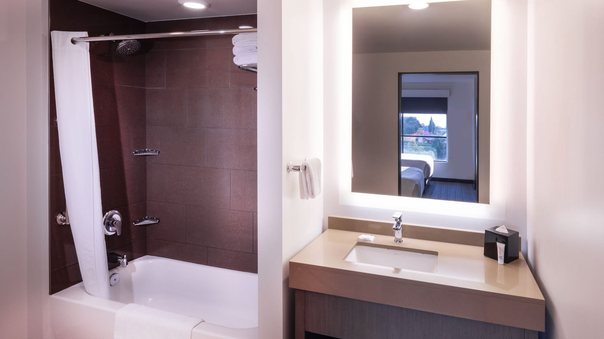 6/7 Hyatt House Seattle/Downtown Two Queen One Bedroom Suites Bathroom Tub