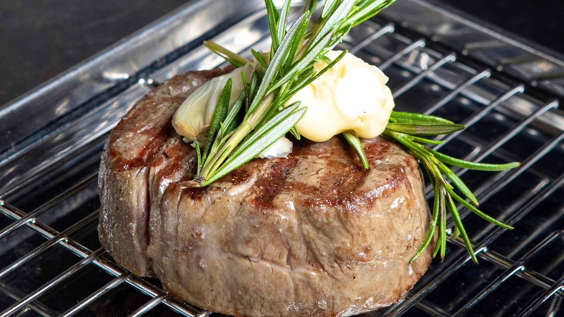 3 von 10 Grand Hyatt Berlin Vox Steak Grilled Rosemary