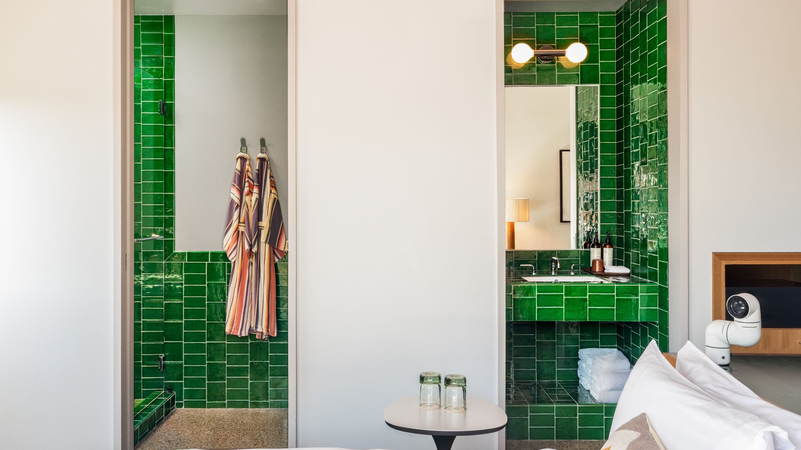 5 of 5 Hotel Magdalena, Bunkhouse Hotels Upper King Bathroom Straight