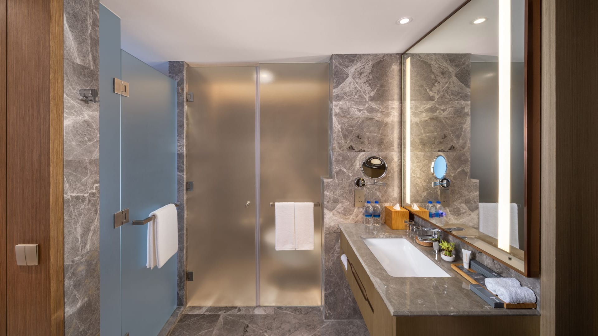 Hyatt Place Dhaka Uttara King Standard Washroom