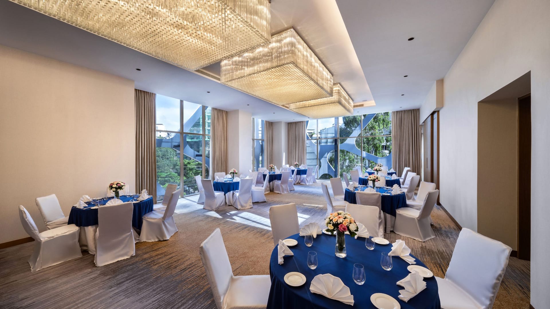 Hyatt Place Dhaka Uttara Meeting Room Round Table