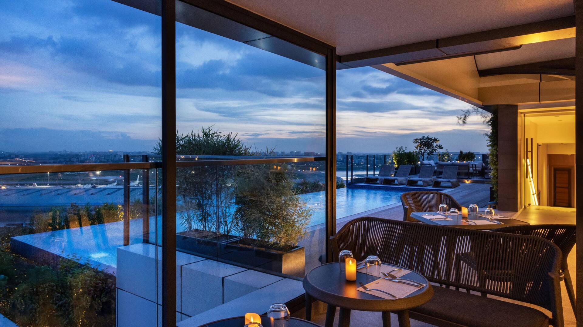 Hyatt Place Dhaka Uttara Zing Skybar Pool