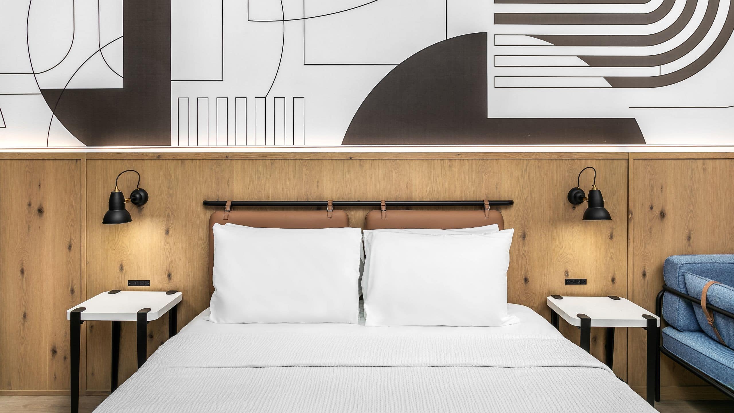 Caption by Hyatt Chattanooga Downtown Guestroom Headboard