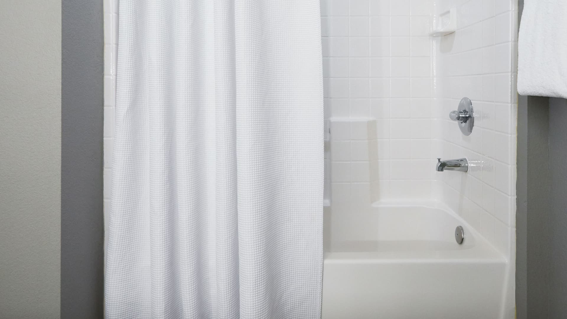 6 de 6 Hyatt House Seattle/Bellevue Guest Room Bathroom Tub