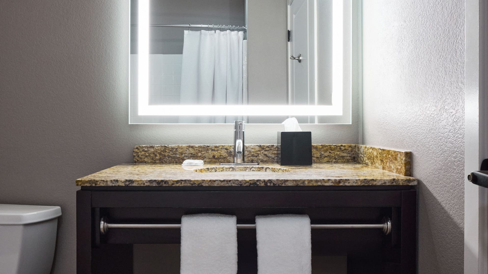 5 de 6 Hyatt House Seattle/Bellevue Guest Room Bathroom Vanity