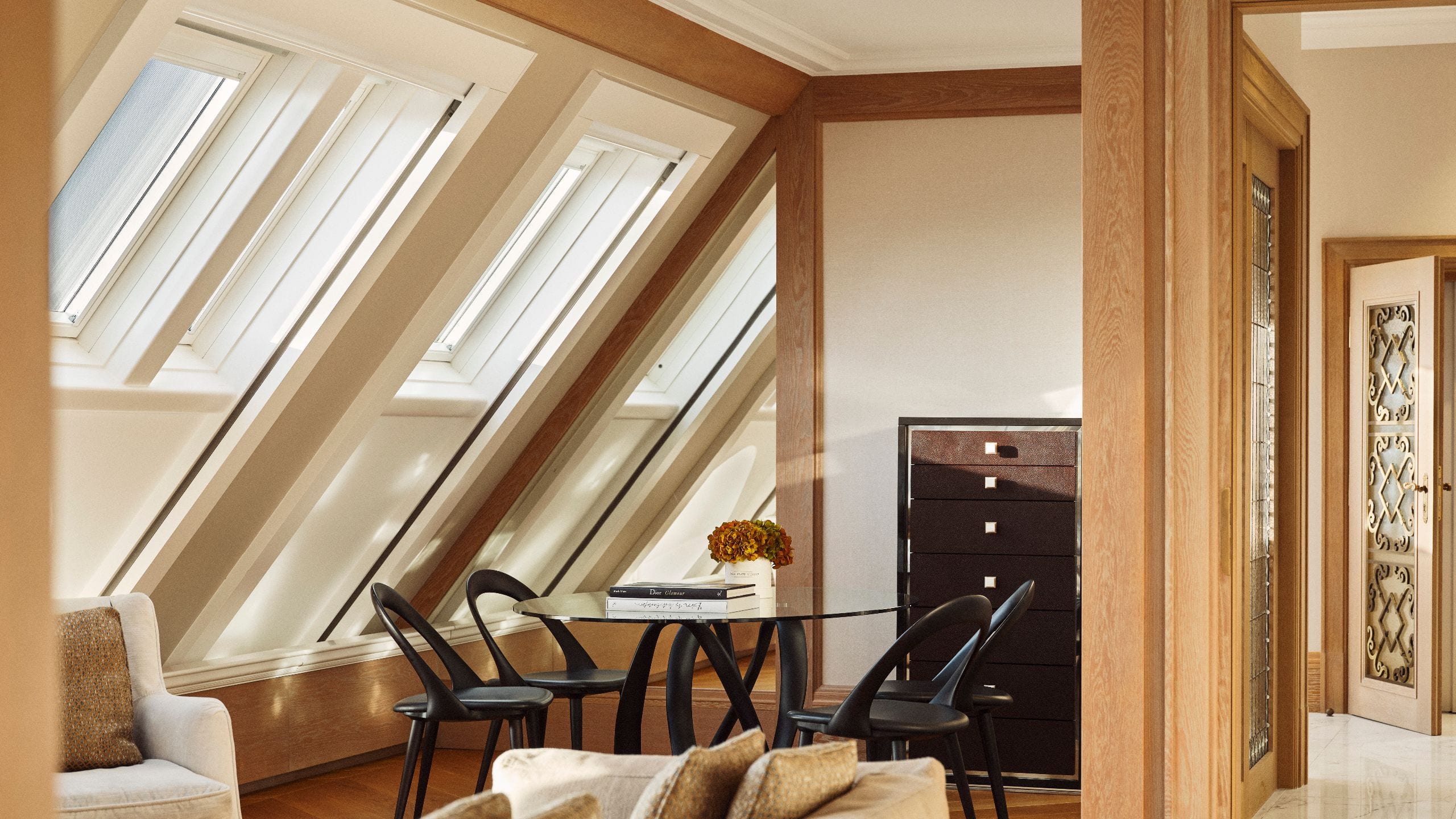 12 de 19 Park Hyatt Vienna Royal Penthouse Suite Second Living Room Glass Table