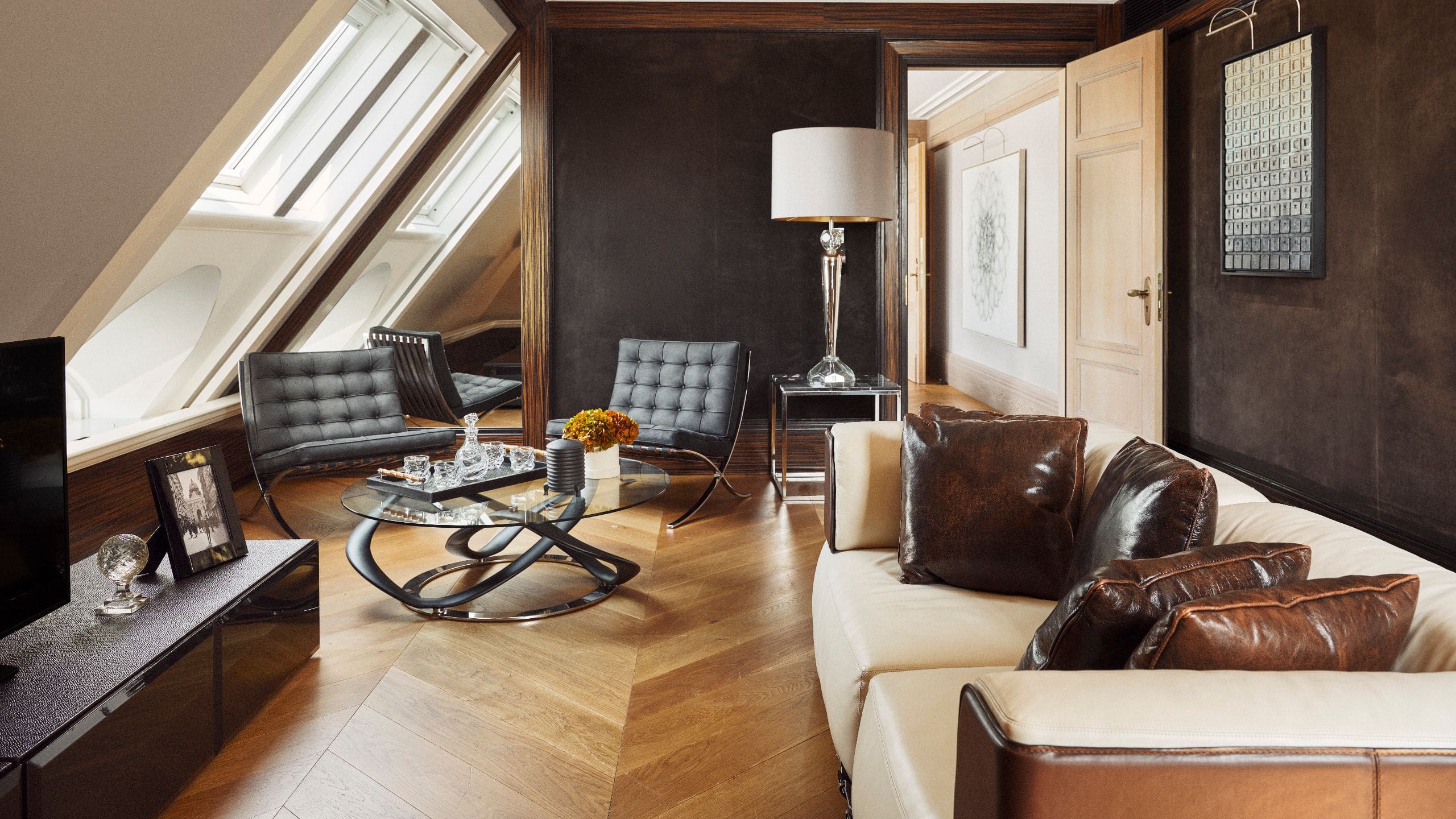 13 de 19 Park Hyatt Vienna Royal Penthouse Suite Office Seating Area