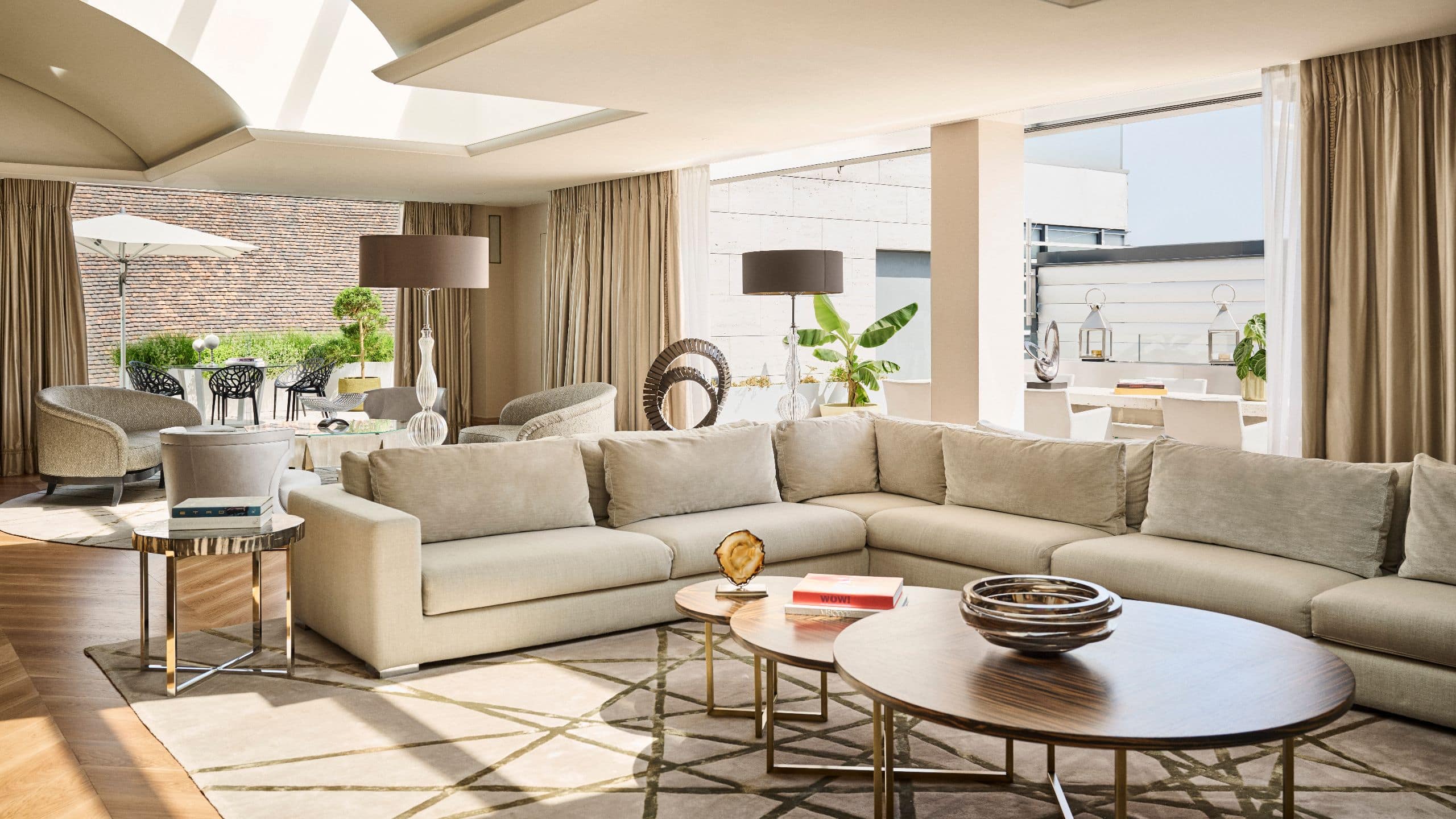 6 de 19 Park Hyatt Vienna Royal Penthouse Suite Living Room Couch Area