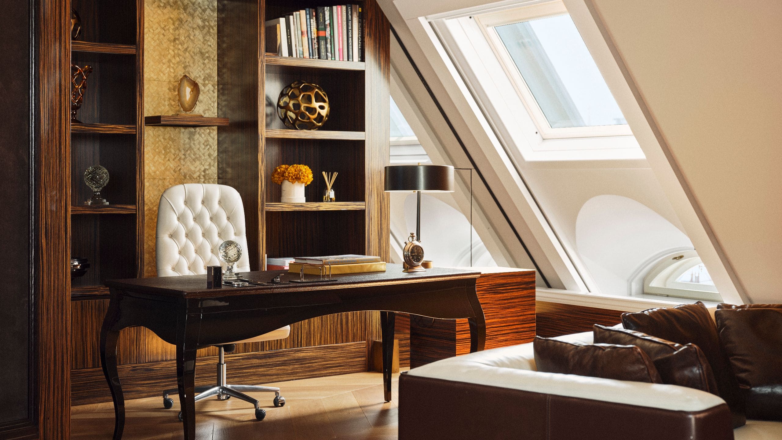 14 de 19 Park Hyatt Vienna Royal Penthouse Suite Office Desk