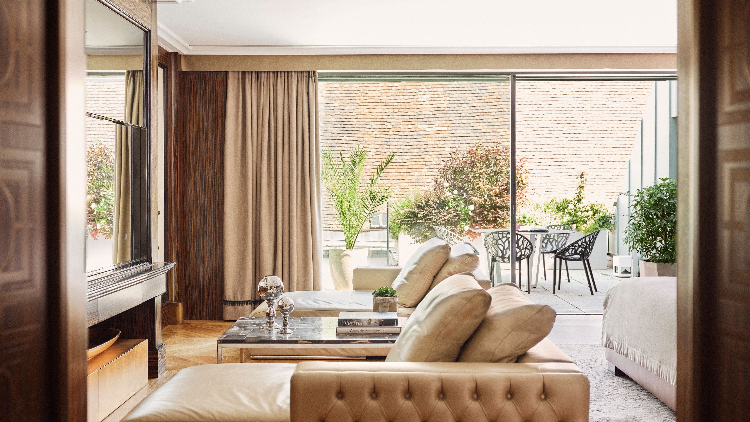 3 de 19 Park Hyatt Vienna Royal Penthouse Suite Bedroom Seating Area