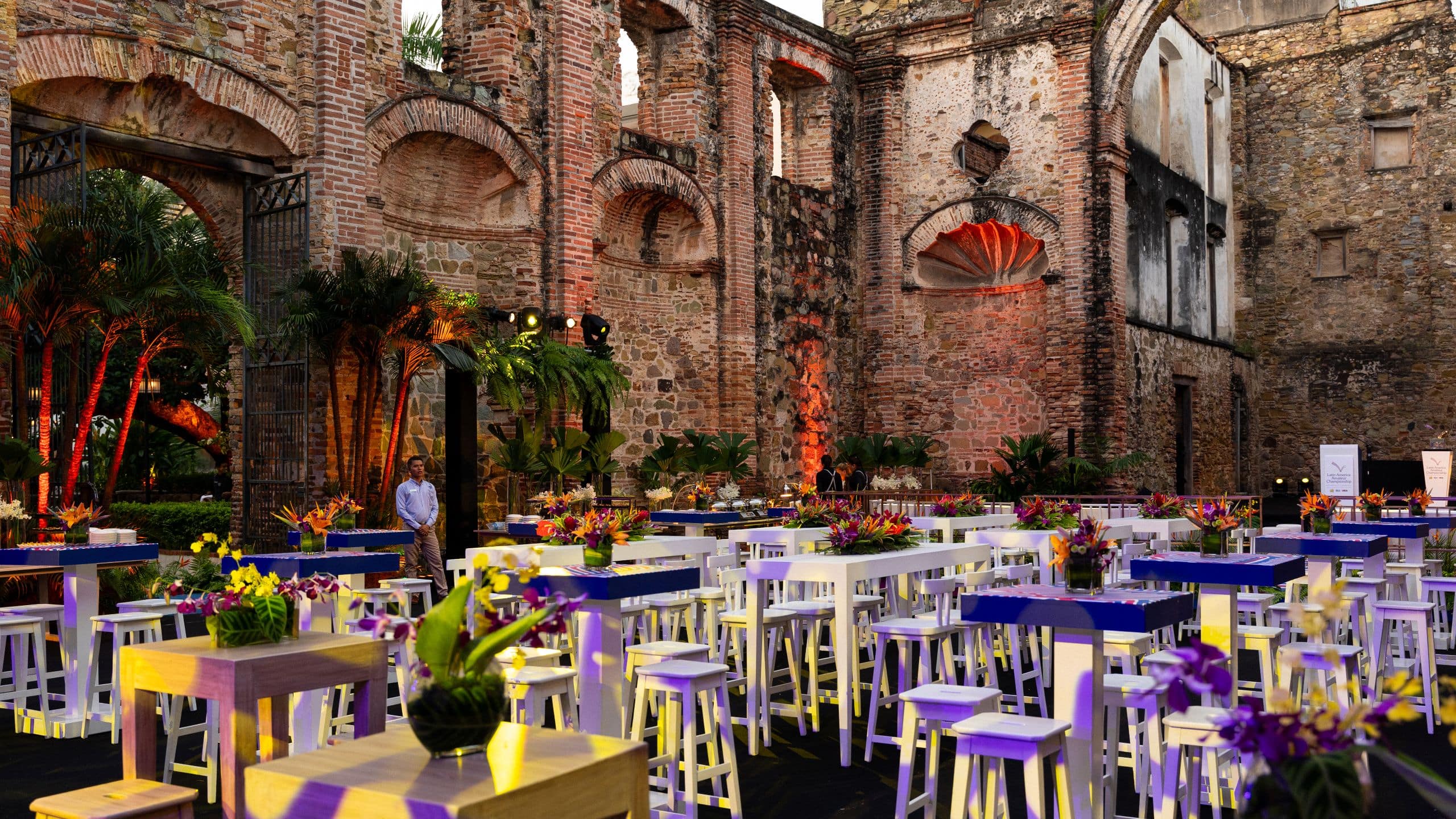 3 of 5 Hotel La Compañía Casco Antiguo Wedding Night