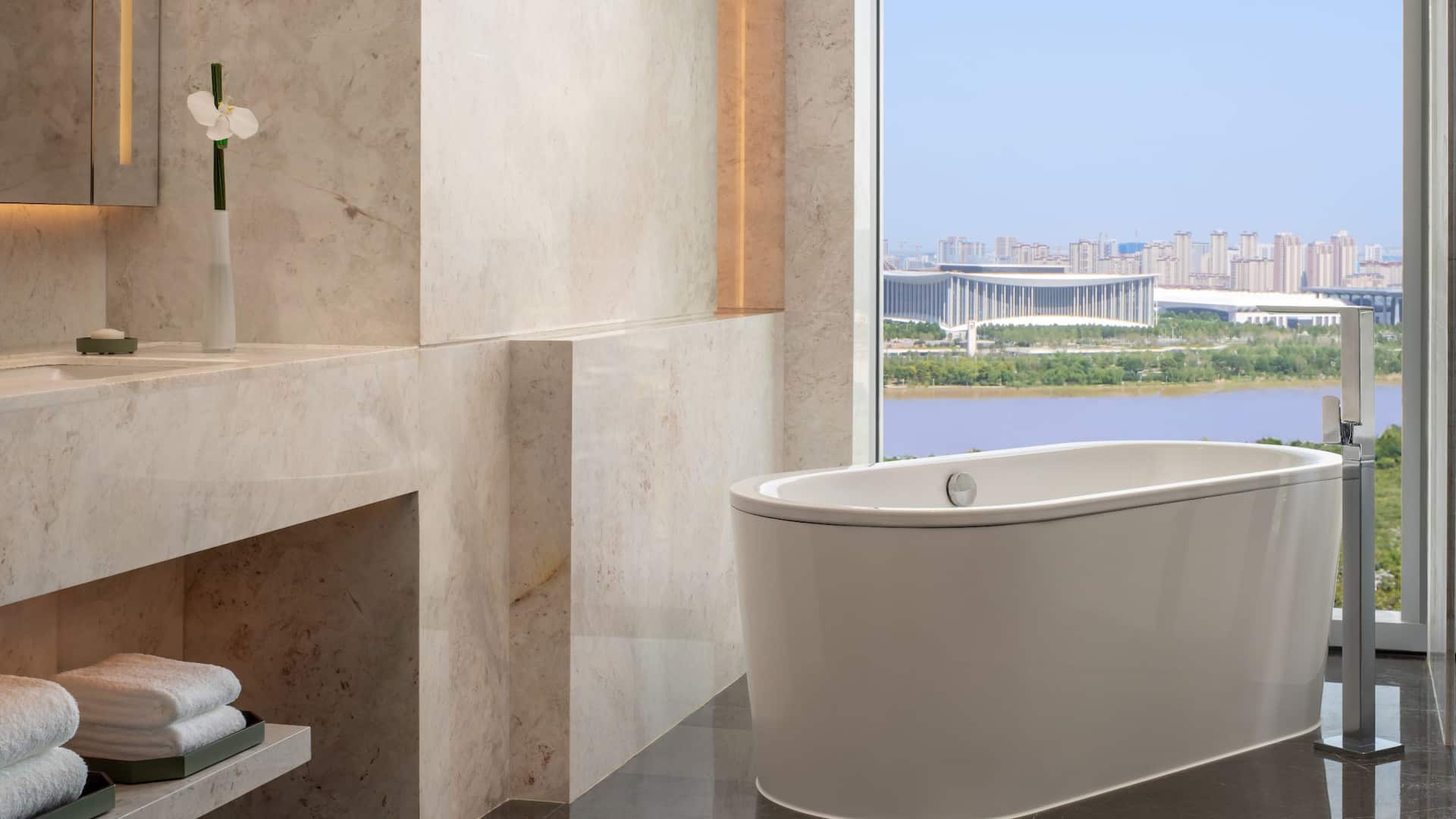 2 of 2 Hyatt Regency Xi'an Chanba King Bed River View Deluxe Bathroom