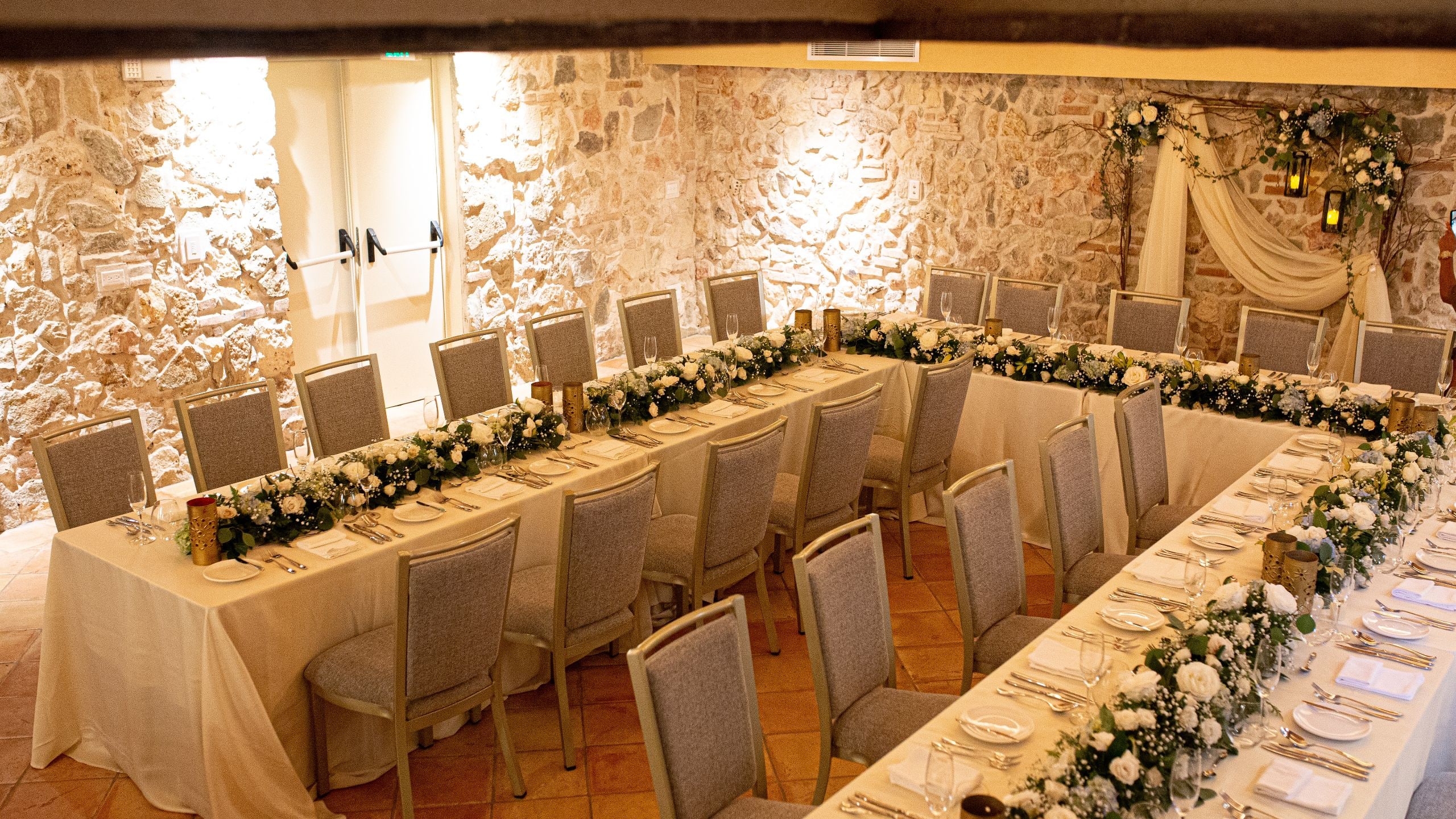 1 of 1 Hotel La Compañía Casco Antiguo Ciudadela Table Set Up