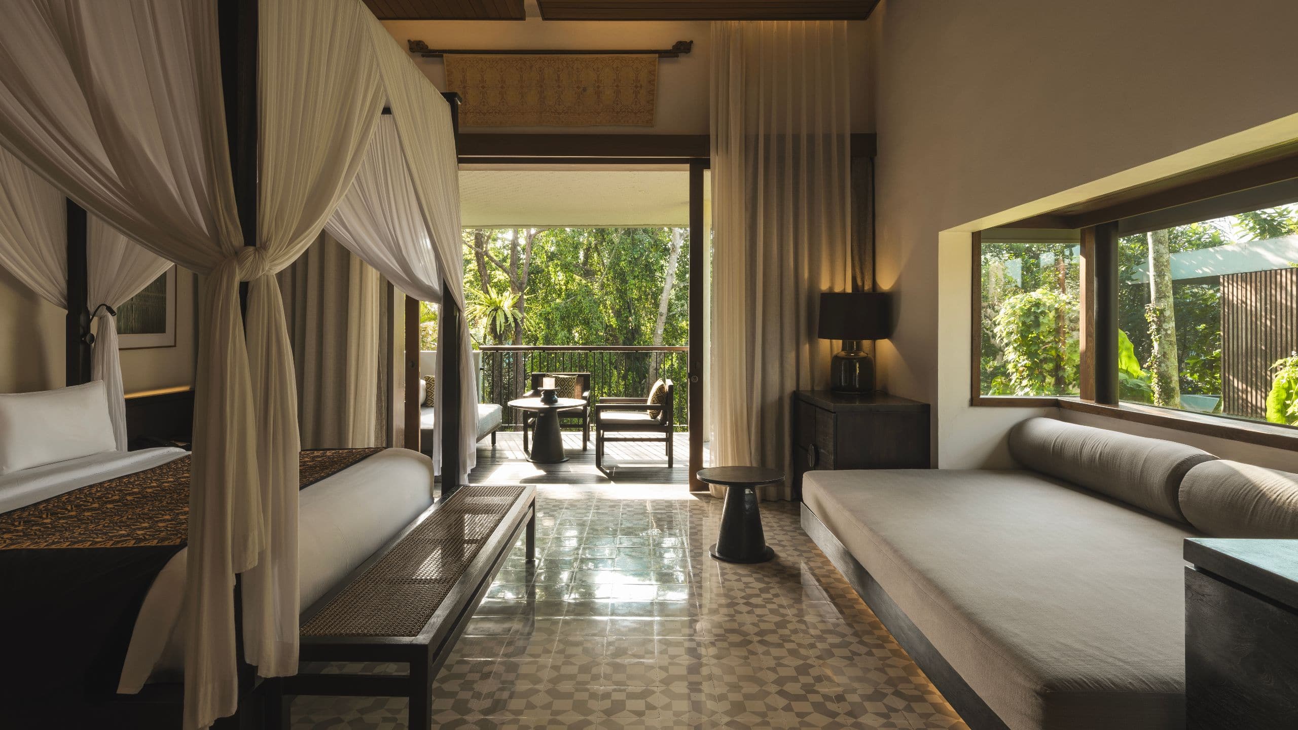 第 2，共 4 Alila Ubud Terrace Tree Sofa View