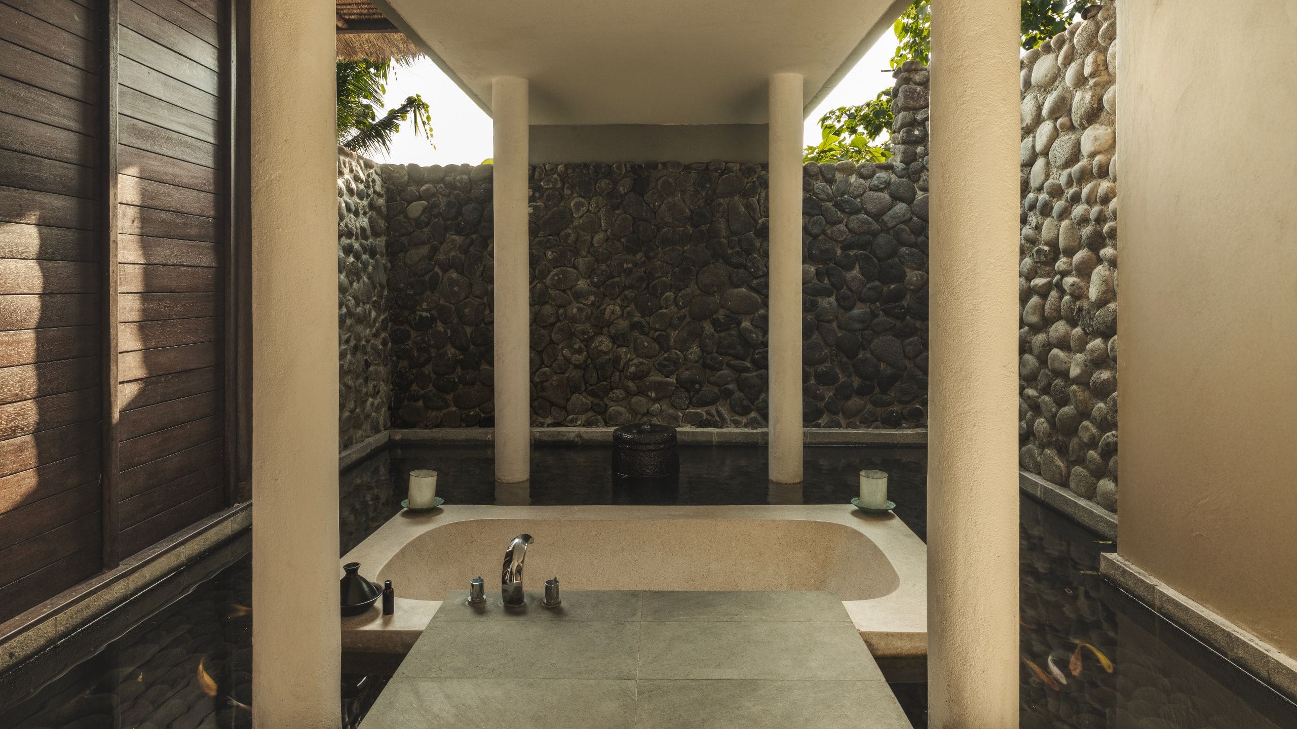 第 4，共 5 Alila Ubud Valley Villa Bathtub