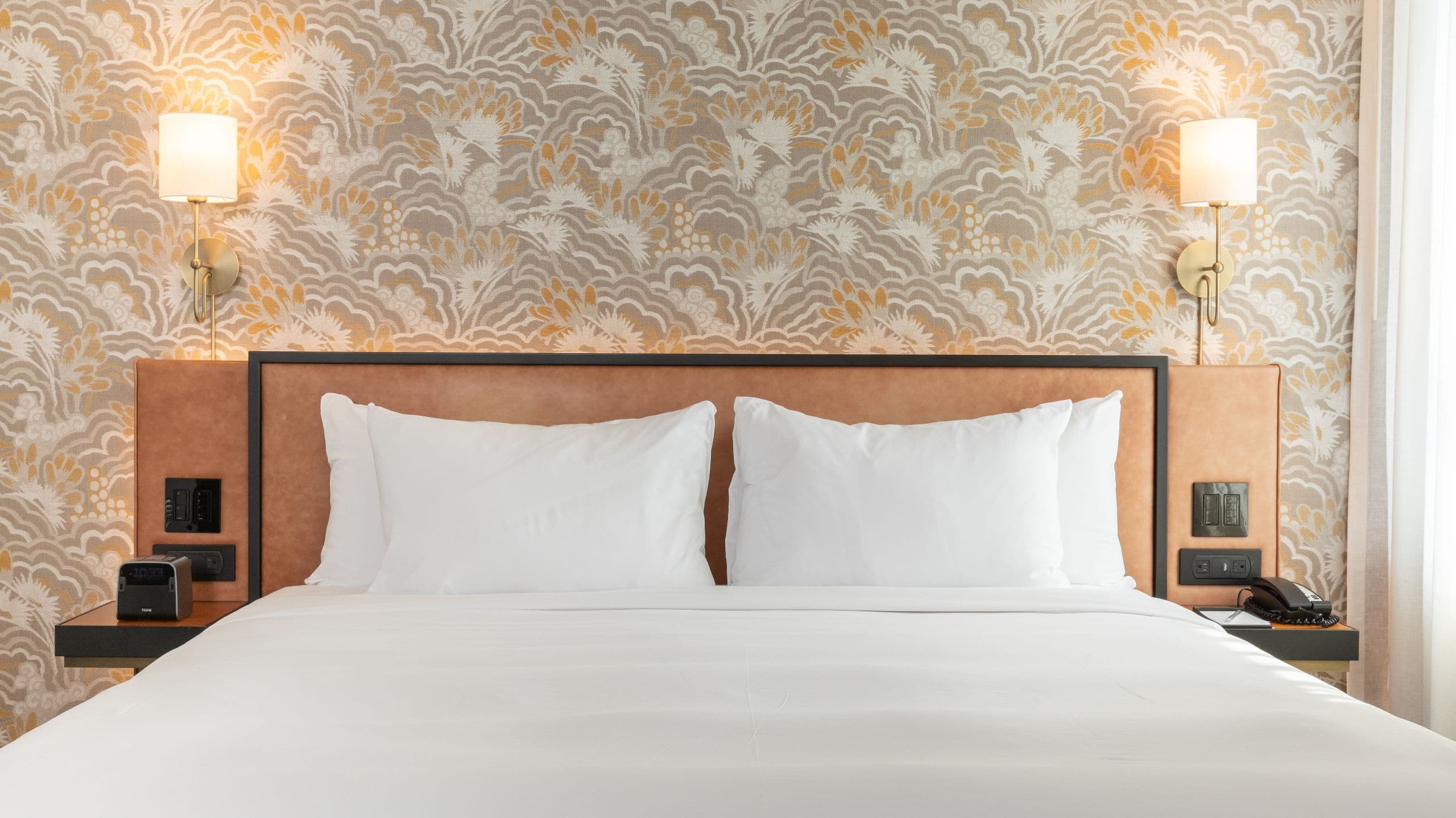 1/2 Holston House Nashville King Bed