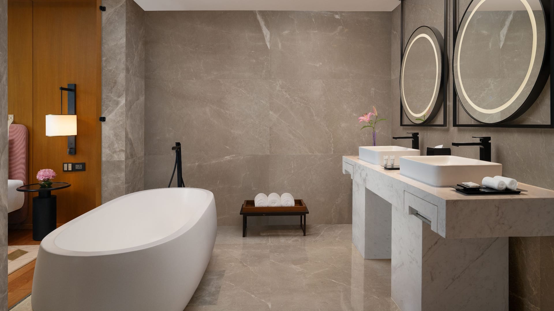 Hyatt Place Butwal Presidential Suite Bathroom