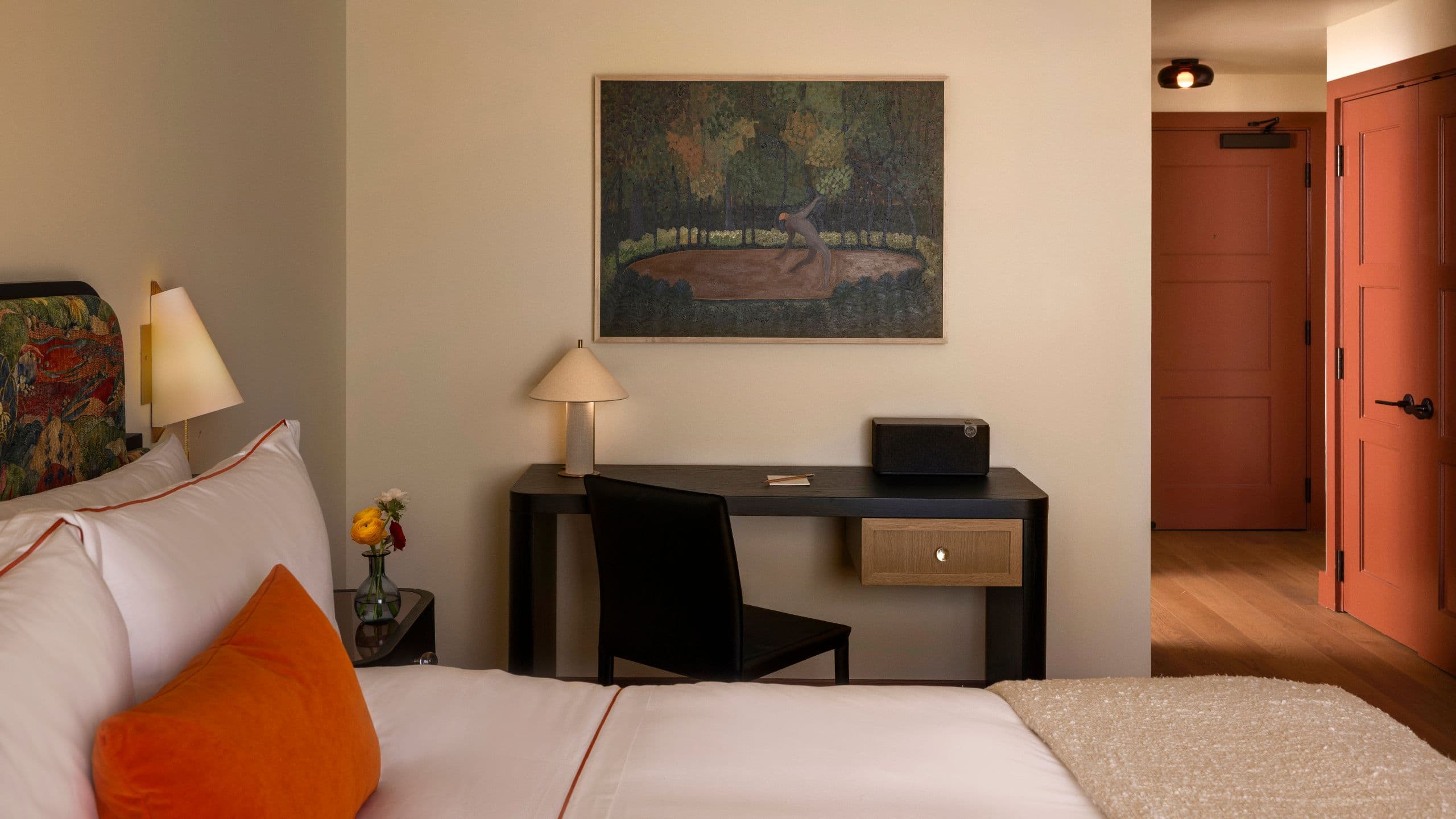 3 de 3 Hotel Daphne One King Bed Desk