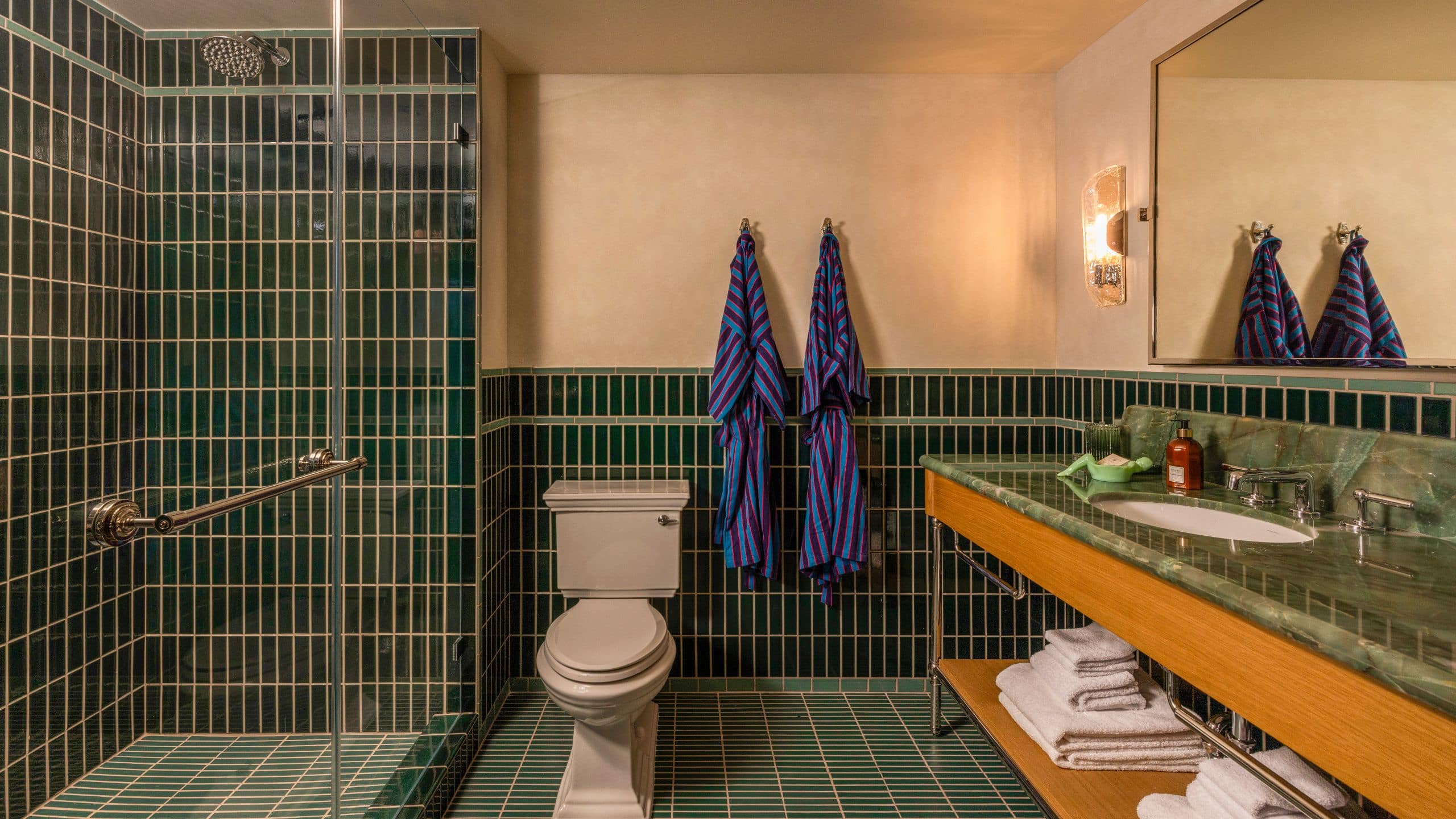 3 de 3 Hotel Daphne One King Bed Terrace Plus Bathroom