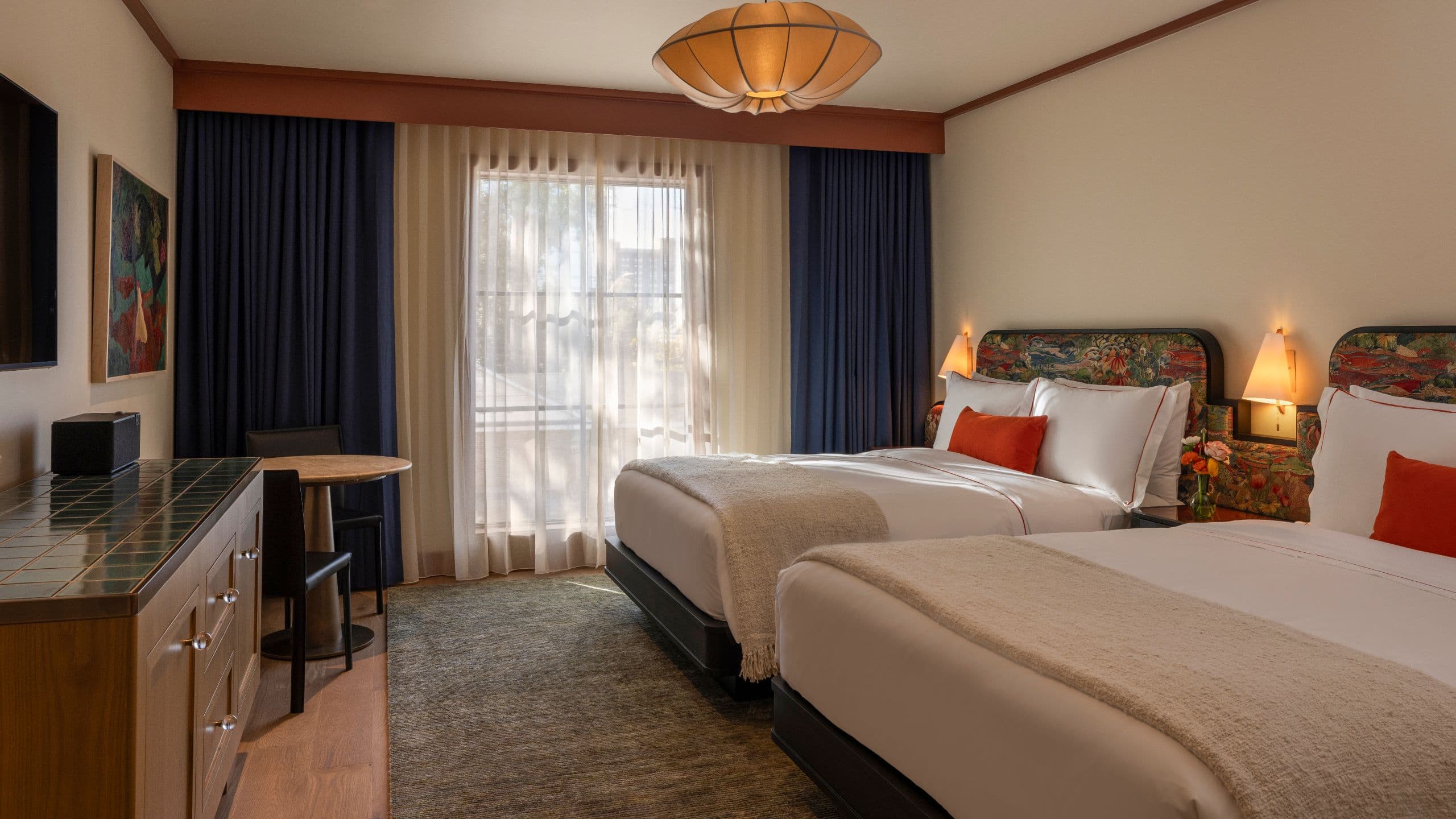 Hotel Daphne Two Queen Beds Bedroom Wide