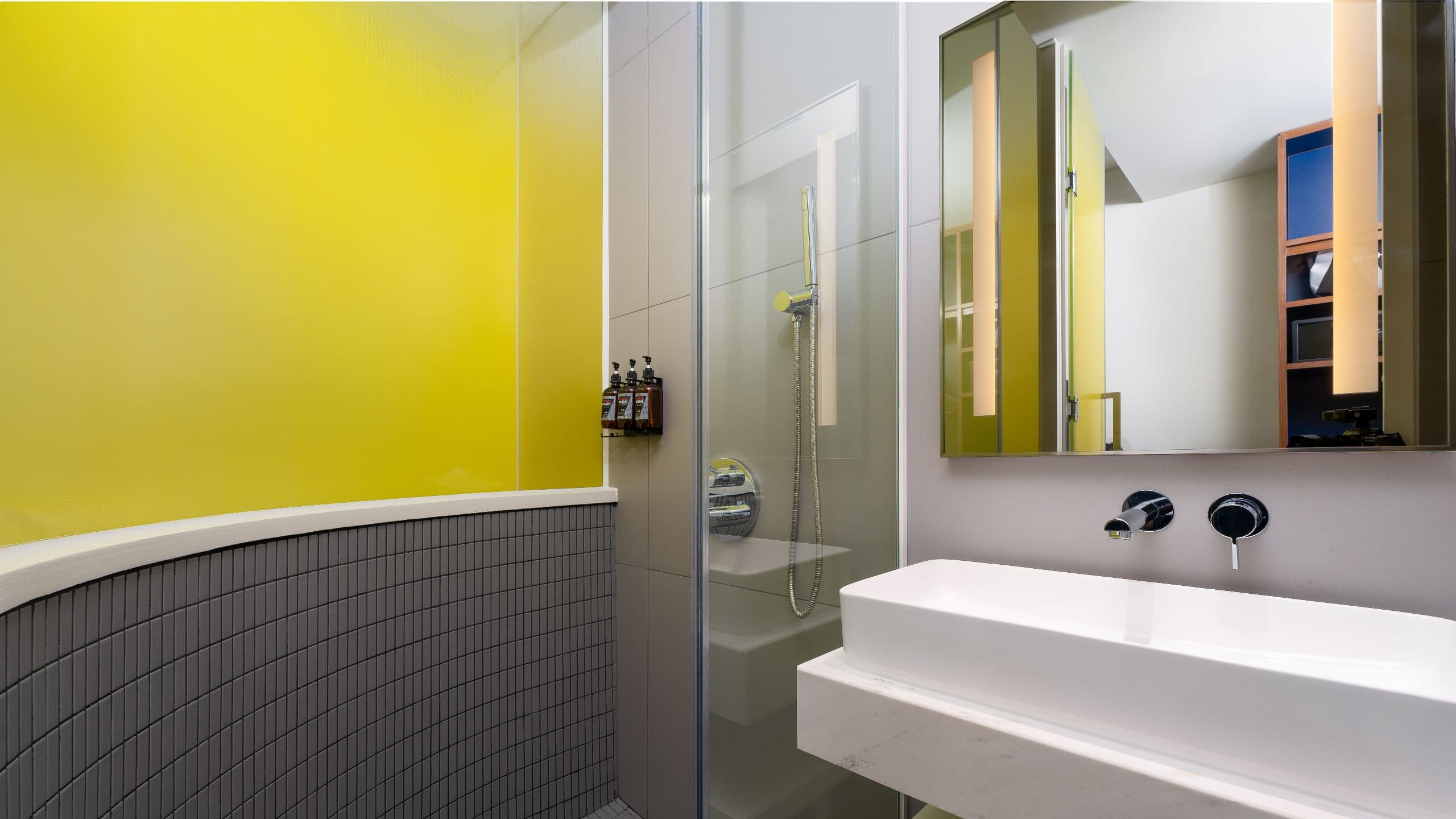 Wink Hotel Tuy Hoa Beach Two Twin Beds City View Bathroom