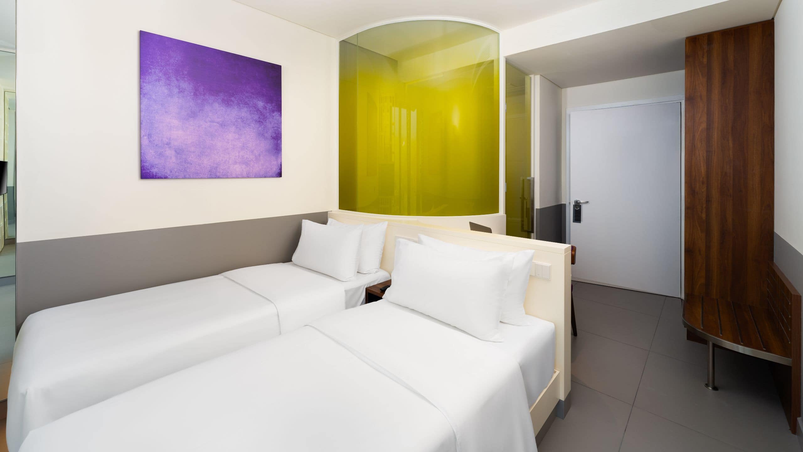 2 of 3 Wink Hotel Tuy Hoa Beach Two Twin Beds City View With Bathroom