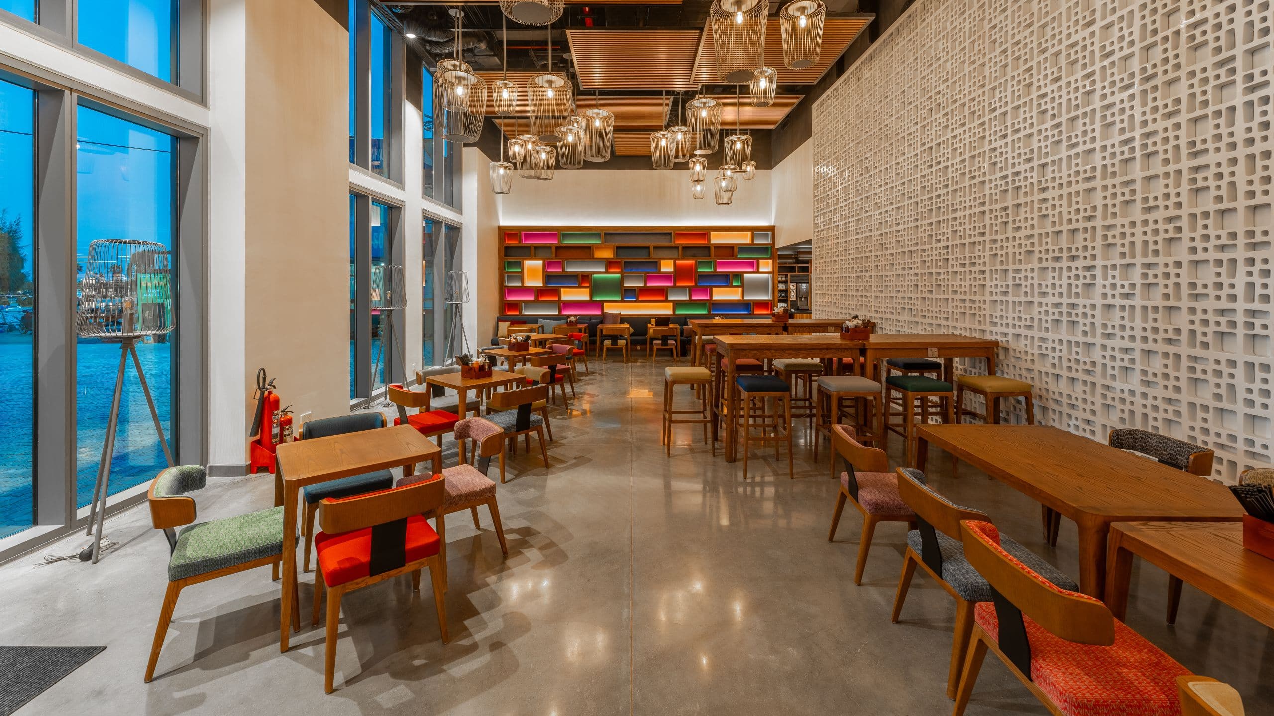 3 of 3 Wink Hotel Tuy Hoa Beach Wink Bar Restaurant Dining Area