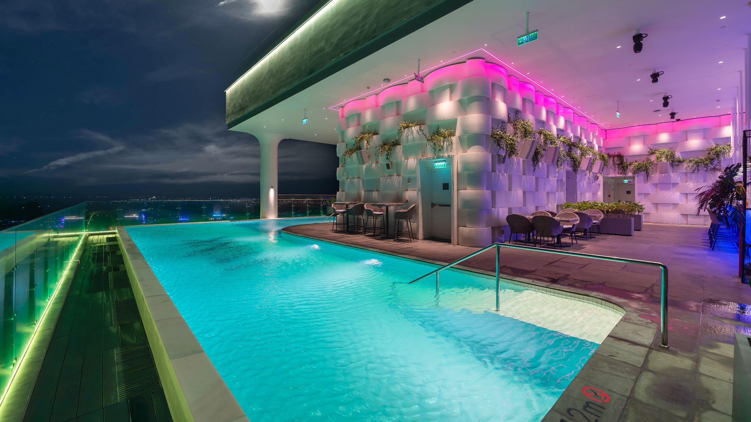 Wink Hotel Tuy Hoa Beach Wink Endless Summer Rooftop Bar Pool