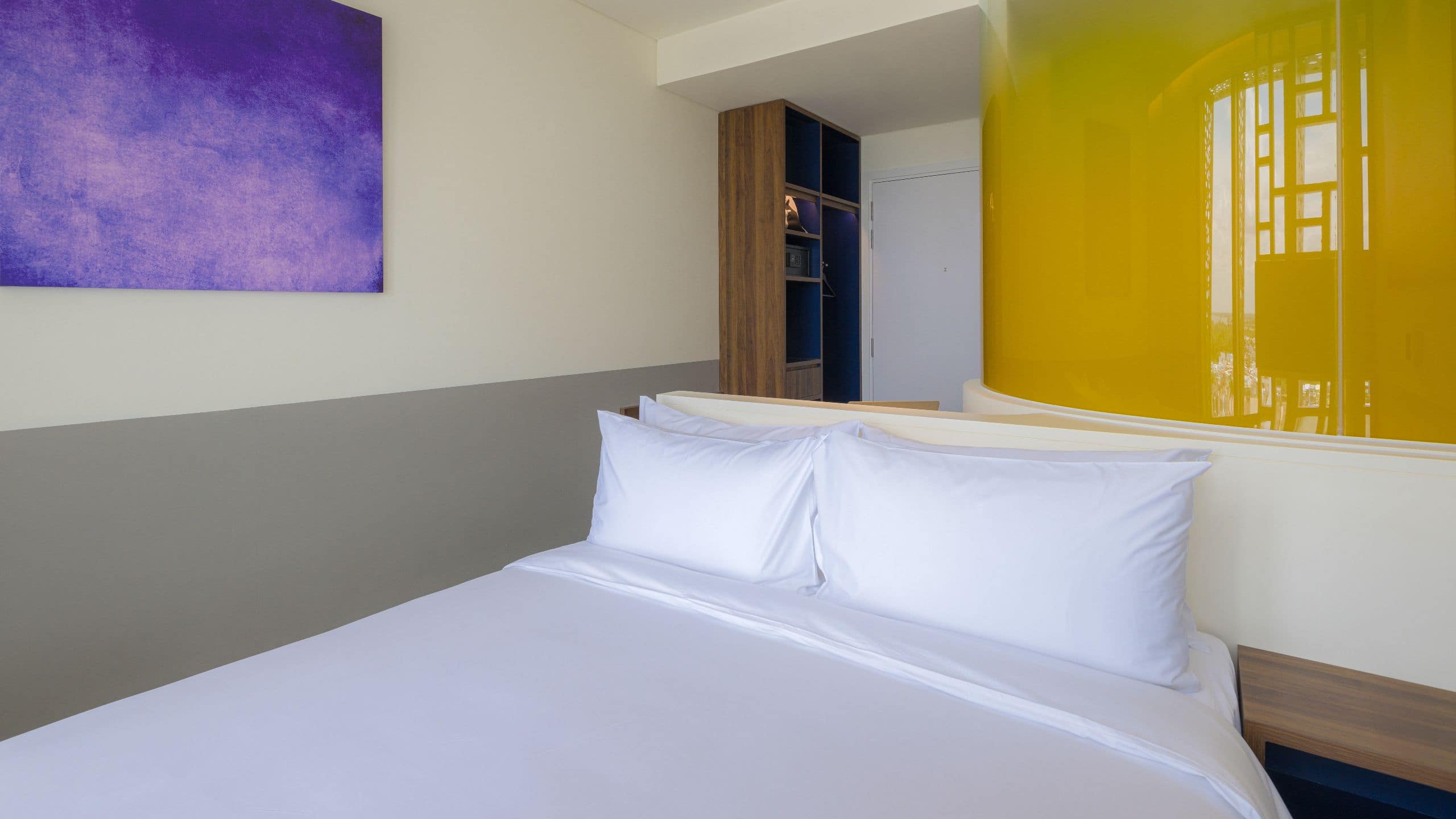 Wink Hotel Danang Riverside One Queen Bed Neighborhood View With Bathroom