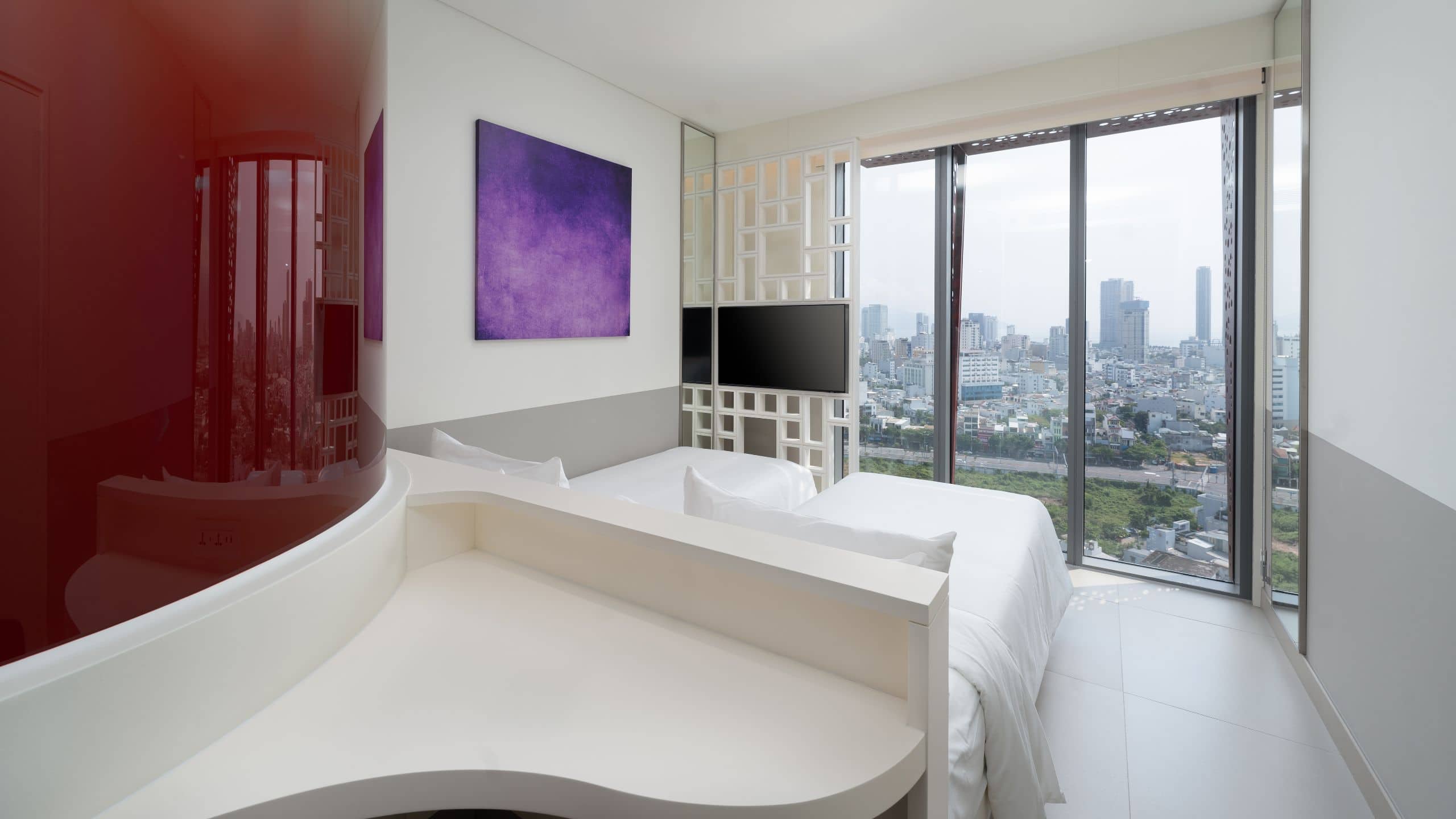 https://assets.hyatt.com/content/dam/hyatt/hyattdam/images/2025/11/10/0306/VN102-P0007-Two-Twin-Beds-City-View-With-Desk.jpg/VN102-P0007-Two-Twin-Beds-City-View-With-Desk.16x9.jpg?imwidth=2560