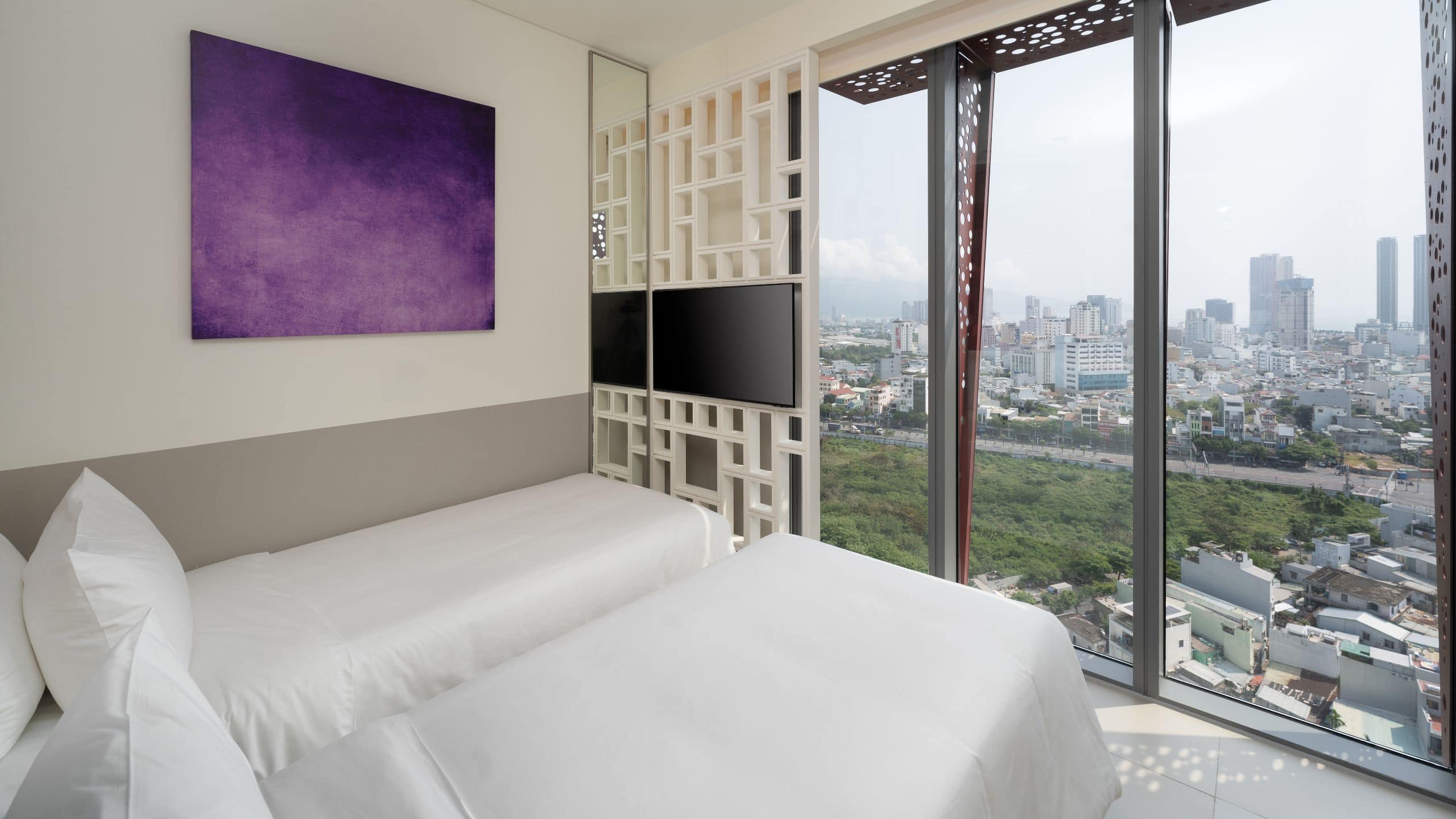 Wink Hotel Danang Riverside Two Twin Beds City View