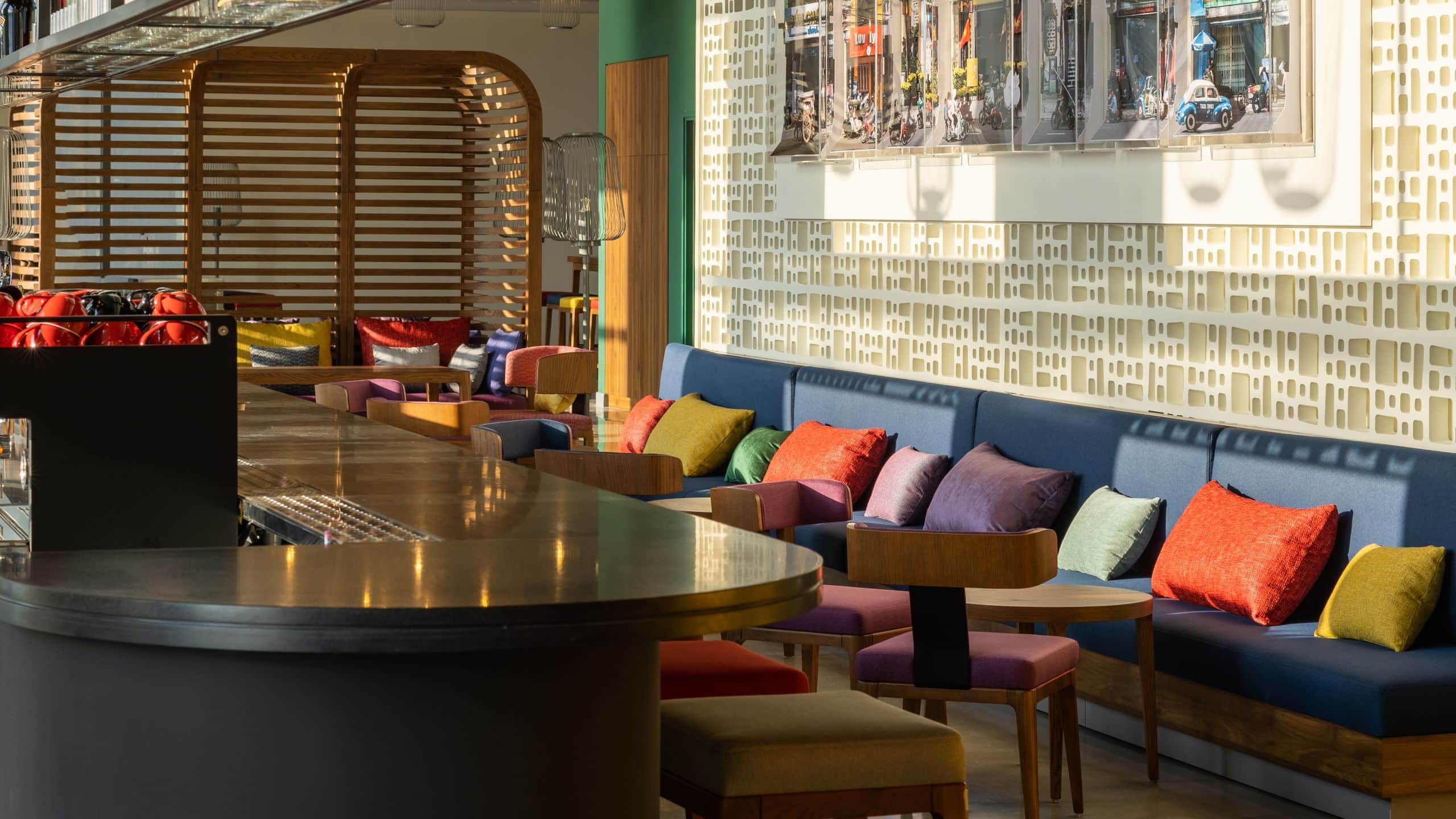 3 of 5 Wink Hotel Danang Riverside Wink Bar Restaurant Ambiance