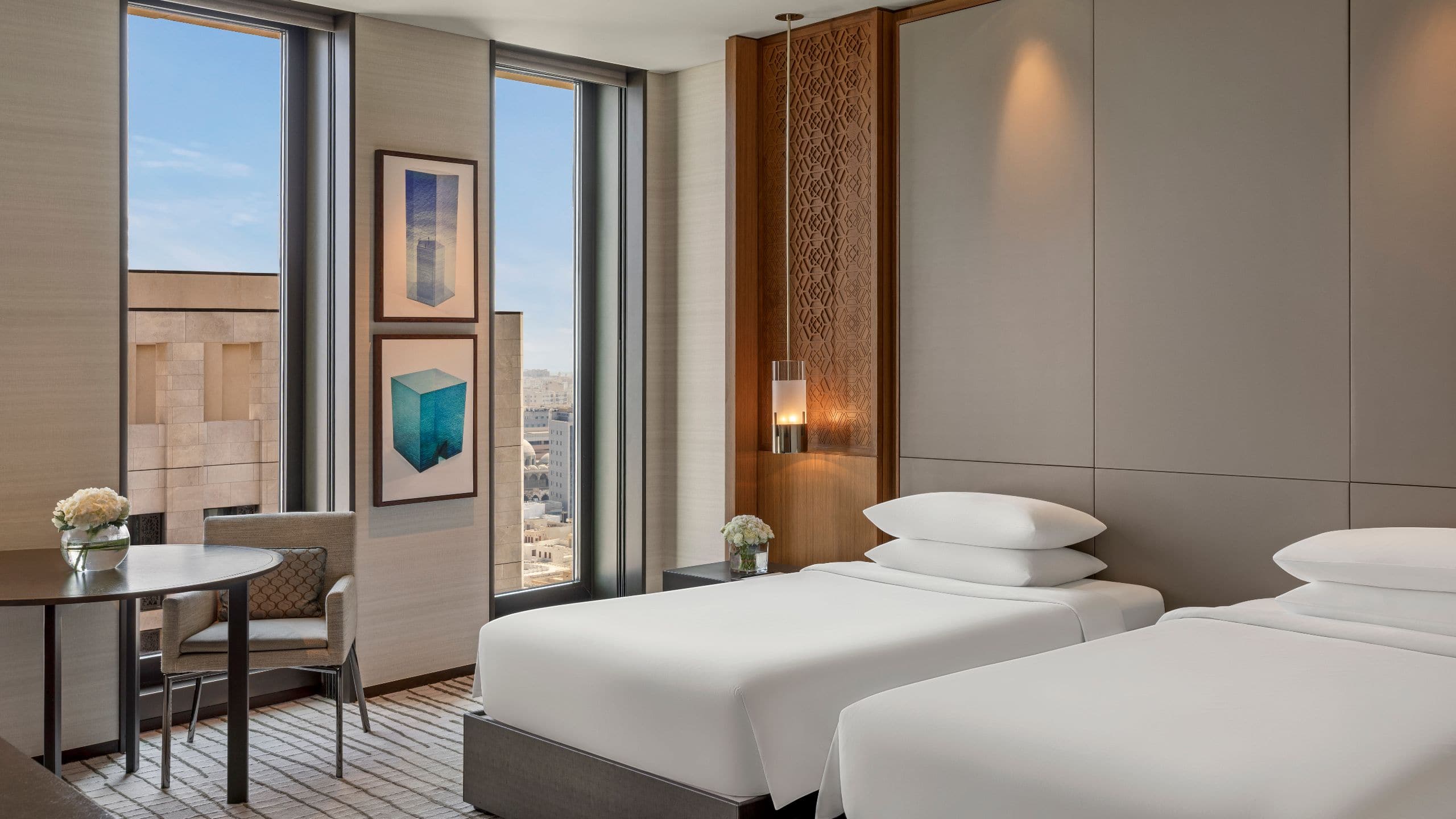 1 de 3 Park Hyatt Doha Twin Bedroom City View