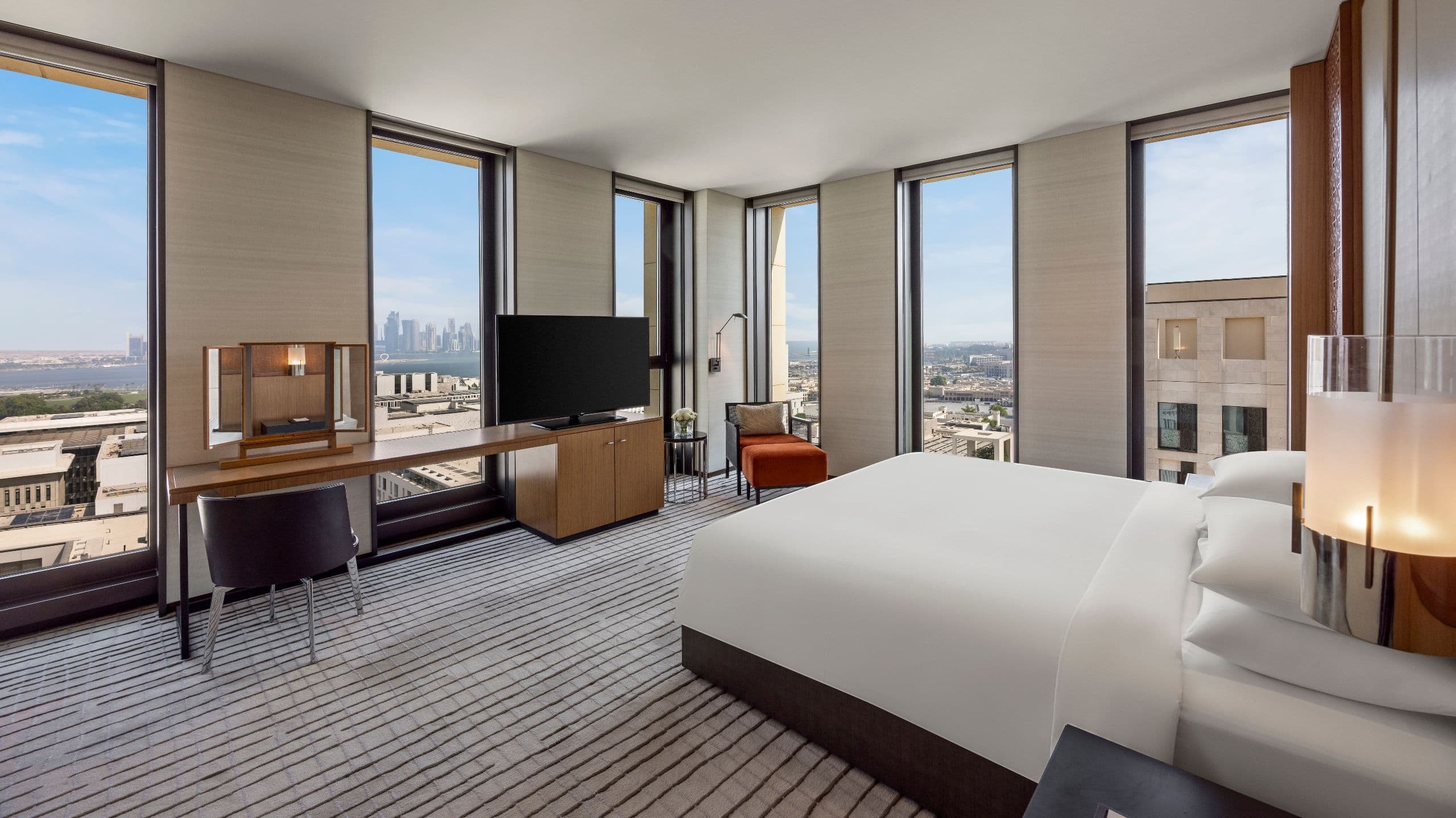 3 de 5 Park Hyatt Doha Park Suite Bedroom City View