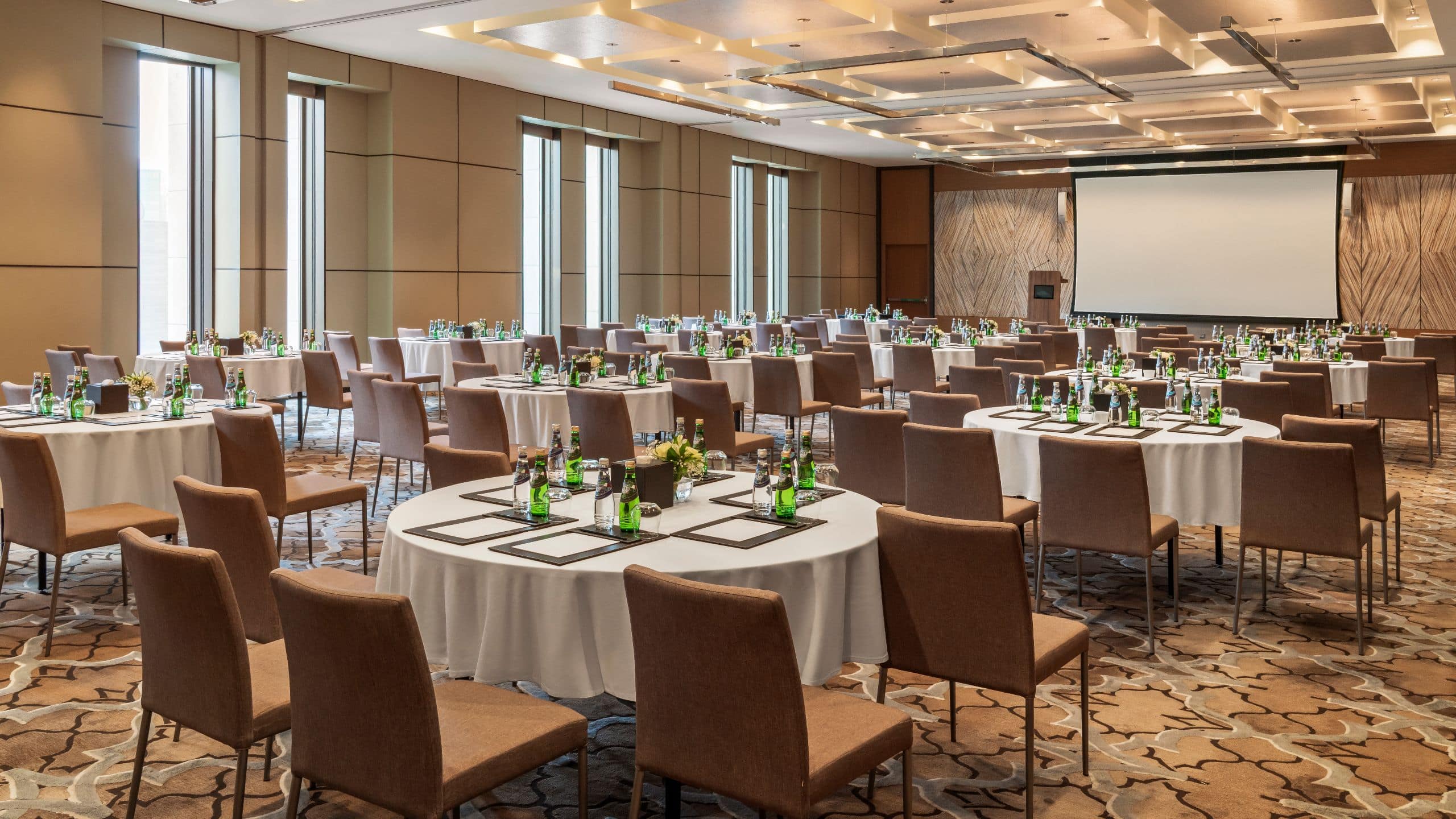 3 من 3 Park Hyatt Doha Salon Iiiiii Round Tables Back view