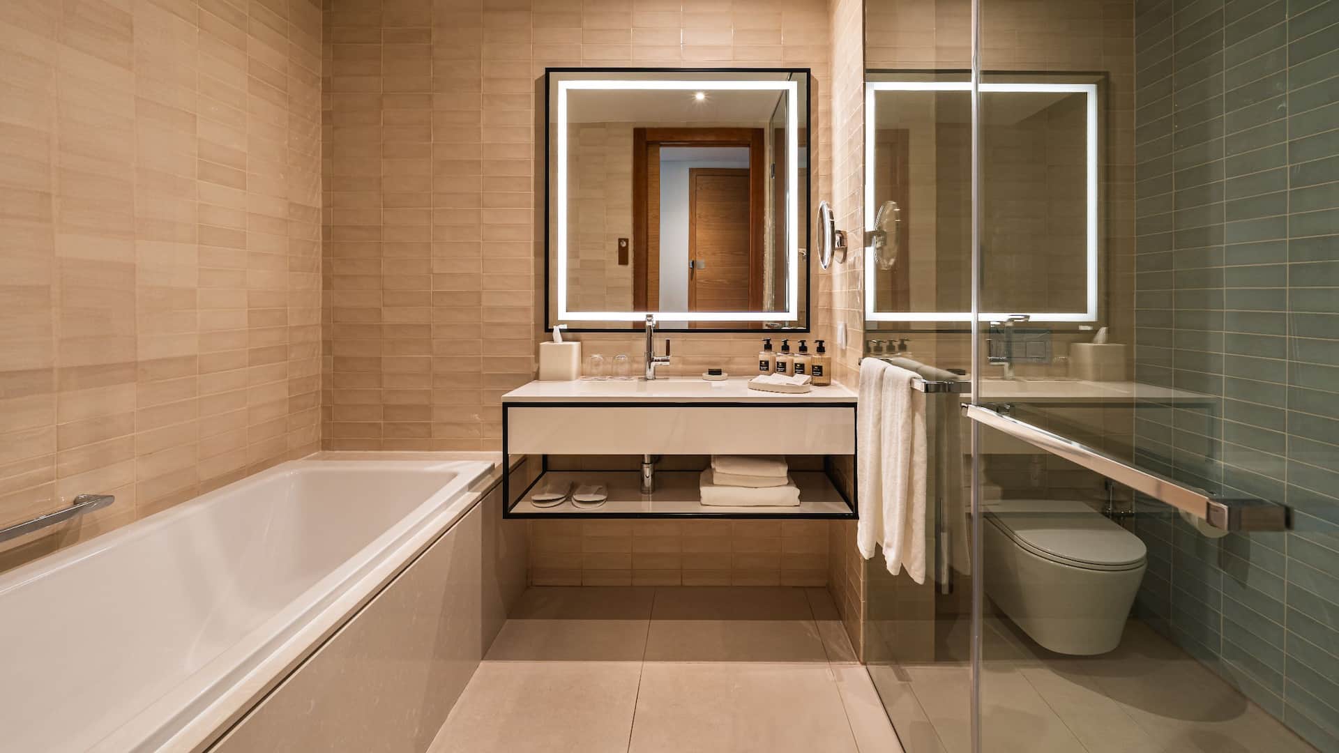 5 из 6 Hyatt Regency Lisbon Standard Twin Bathroom