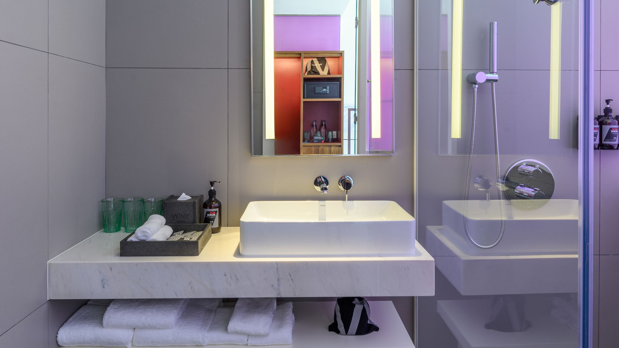 4 of 4 Wink Hotel Hai Phong Centre One King Bed City View Deluxe Bathroom