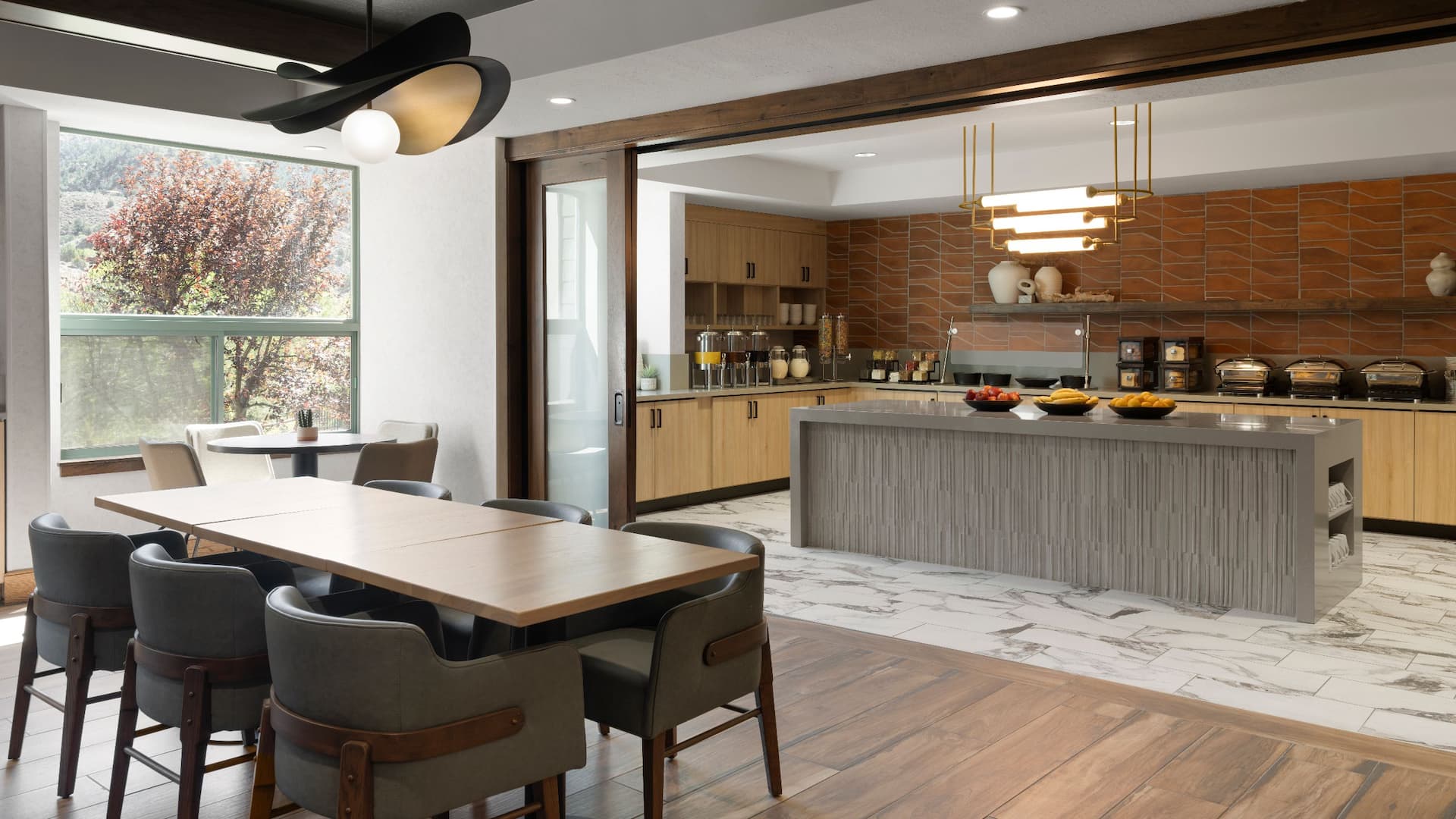 Hyatt Place Springdale / Zion National Park Breakfast Seating Area