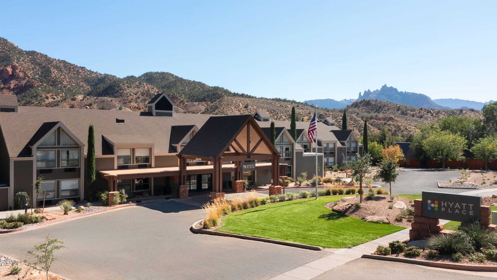 Springdale Zion Inn Exterior Day Side View