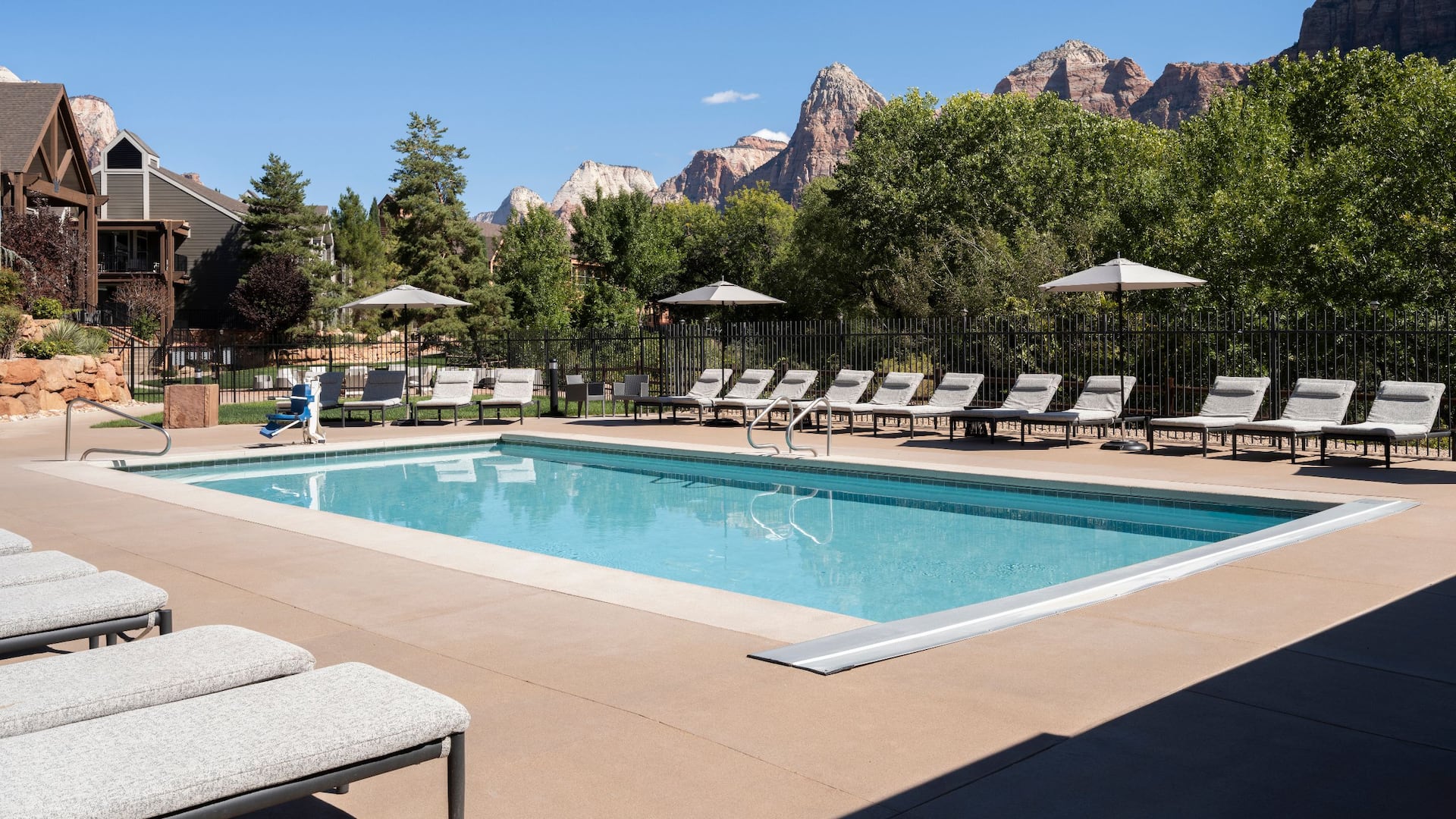 Hyatt Place Springdale / Zion National Park Pool Mountain View